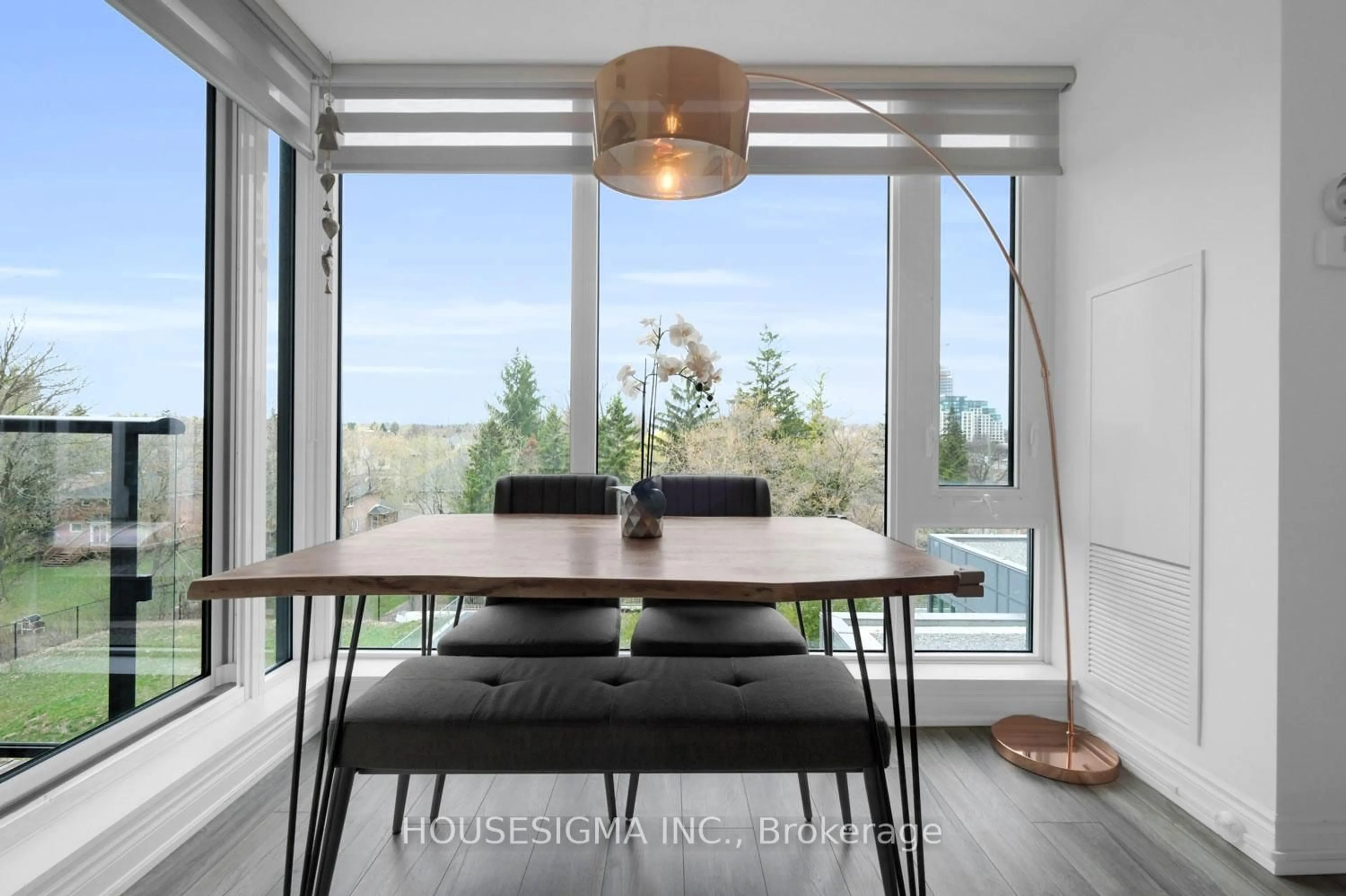 Dining room, wood/laminate floor for 9618 Yonge St #318, Richmond Hill Ontario L4C 0X5