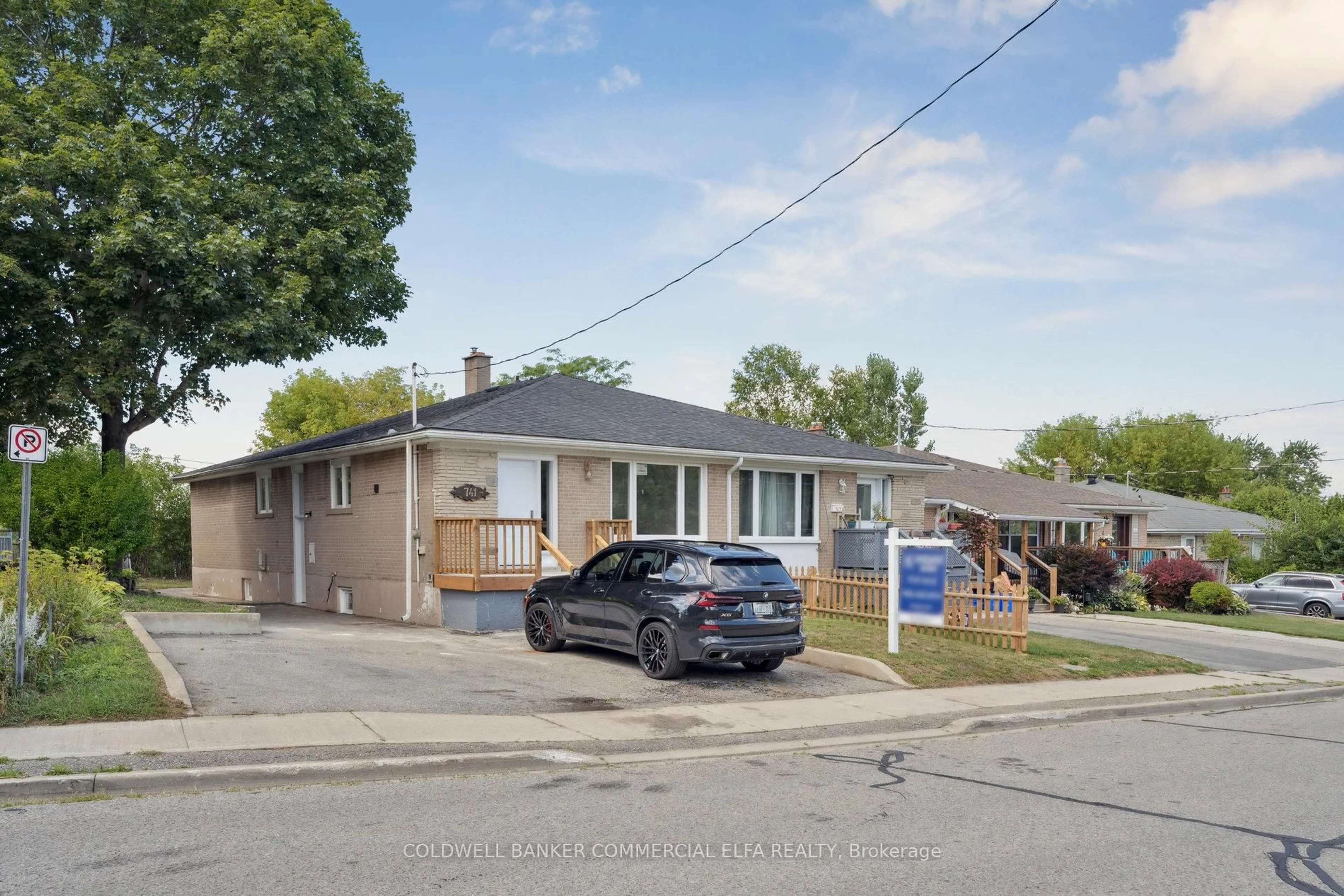 Unknown for 741 Sunnypoint Dr, Newmarket Ontario L3Y 2Z7
