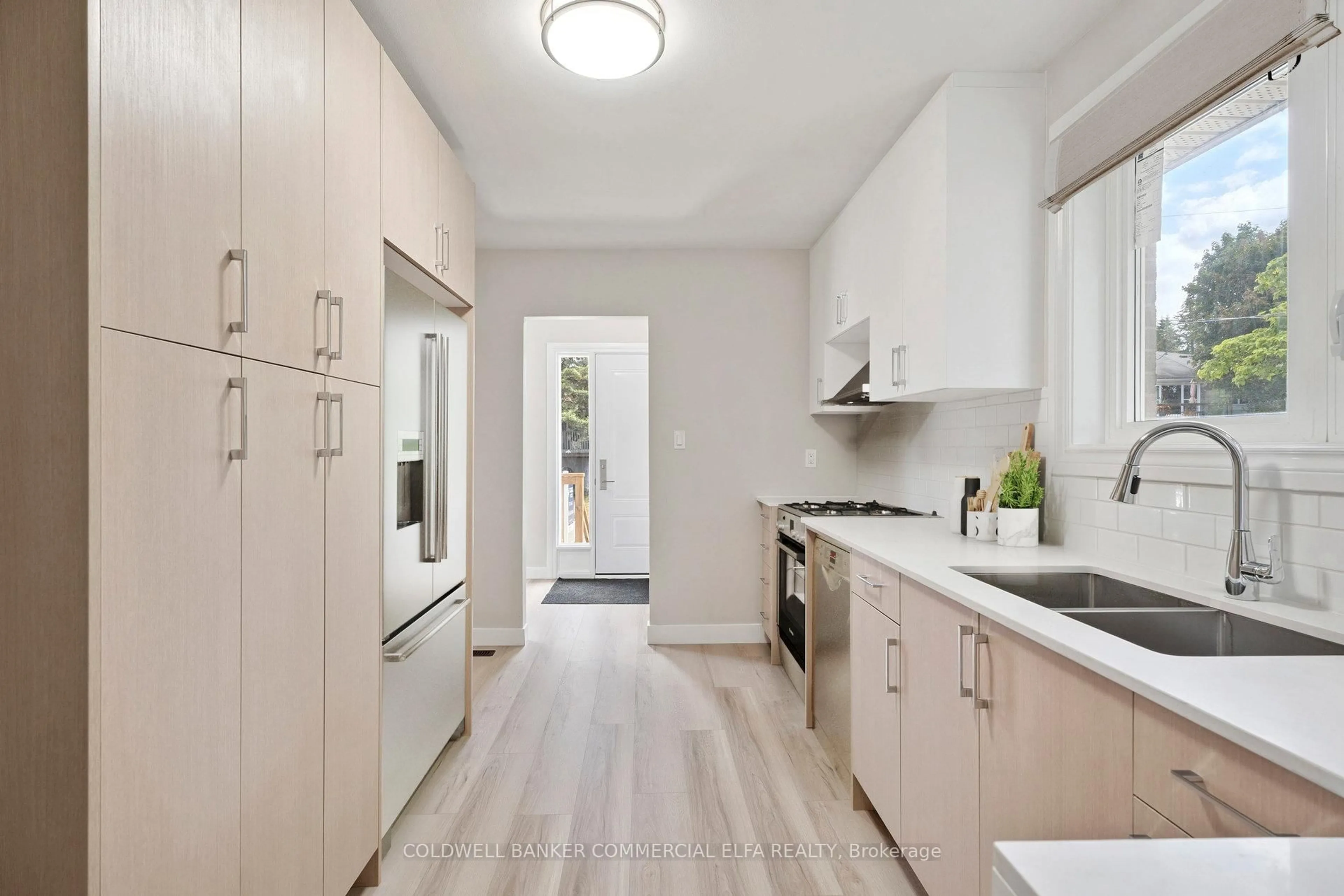 Unknown for 741 Sunnypoint Dr, Newmarket Ontario L3Y 2Z7