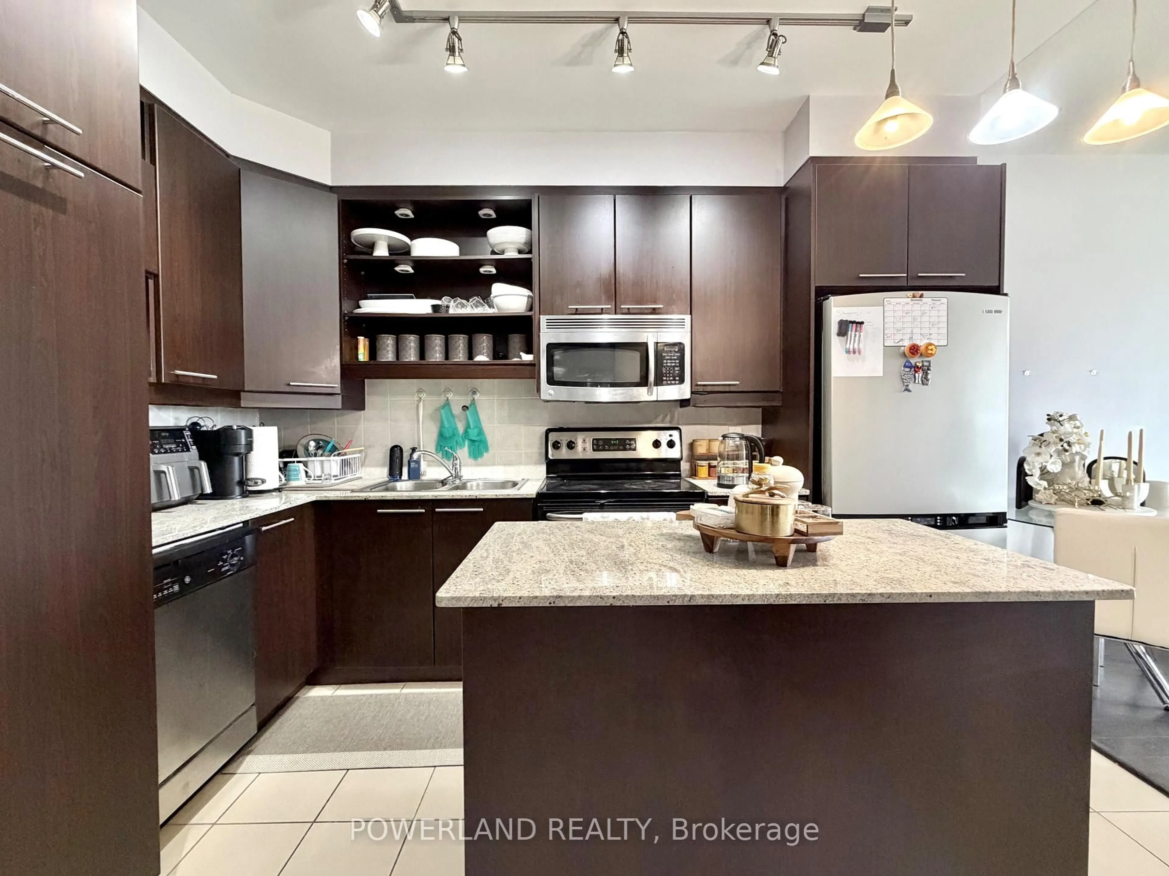 Open concept kitchen, unknown for 37 Galleria Pkwy #LPH10, Markham Ontario L3T 0A5