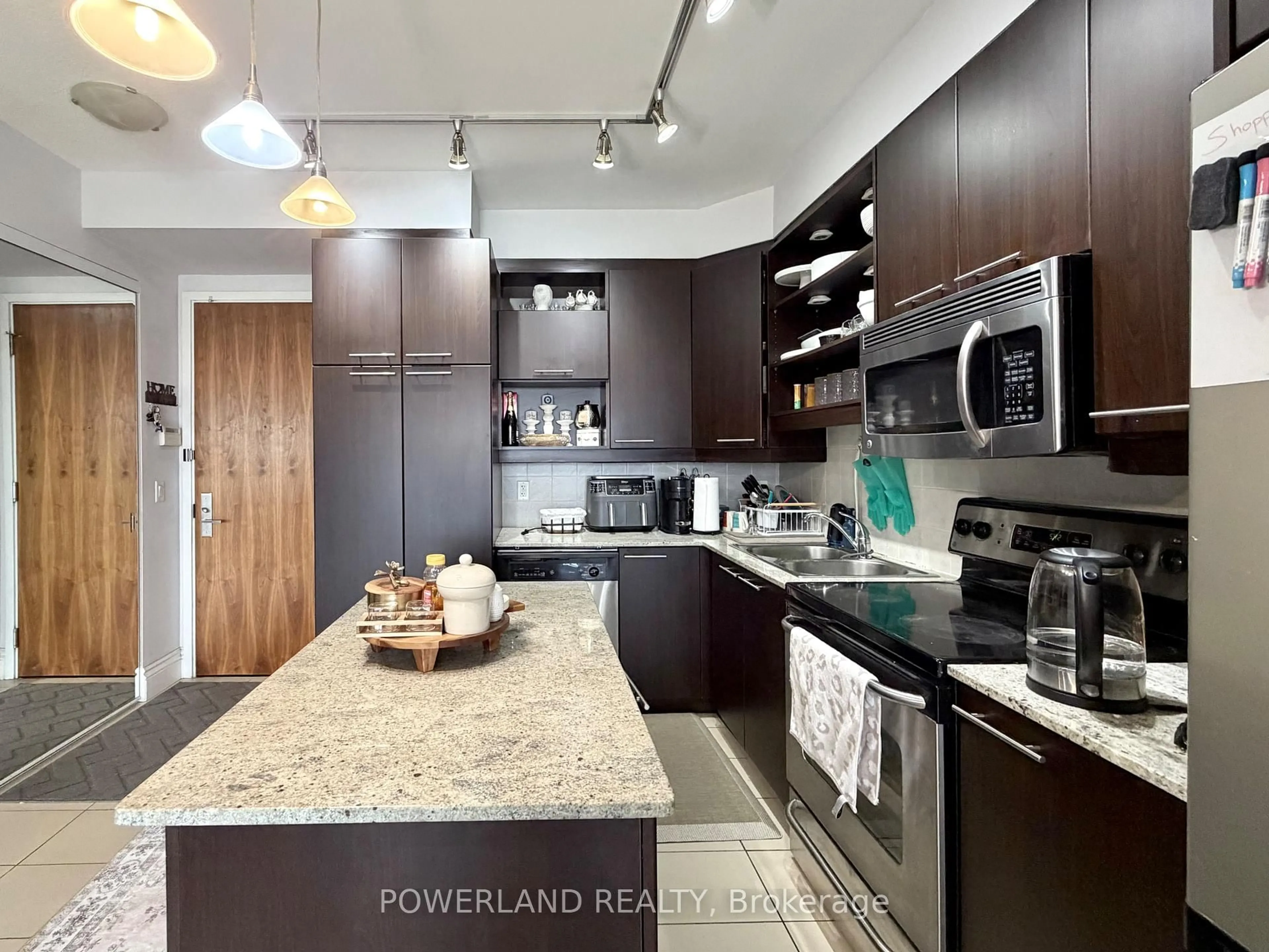 Open concept kitchen, unknown for 37 Galleria Pkwy #LPH10, Markham Ontario L3T 0A5