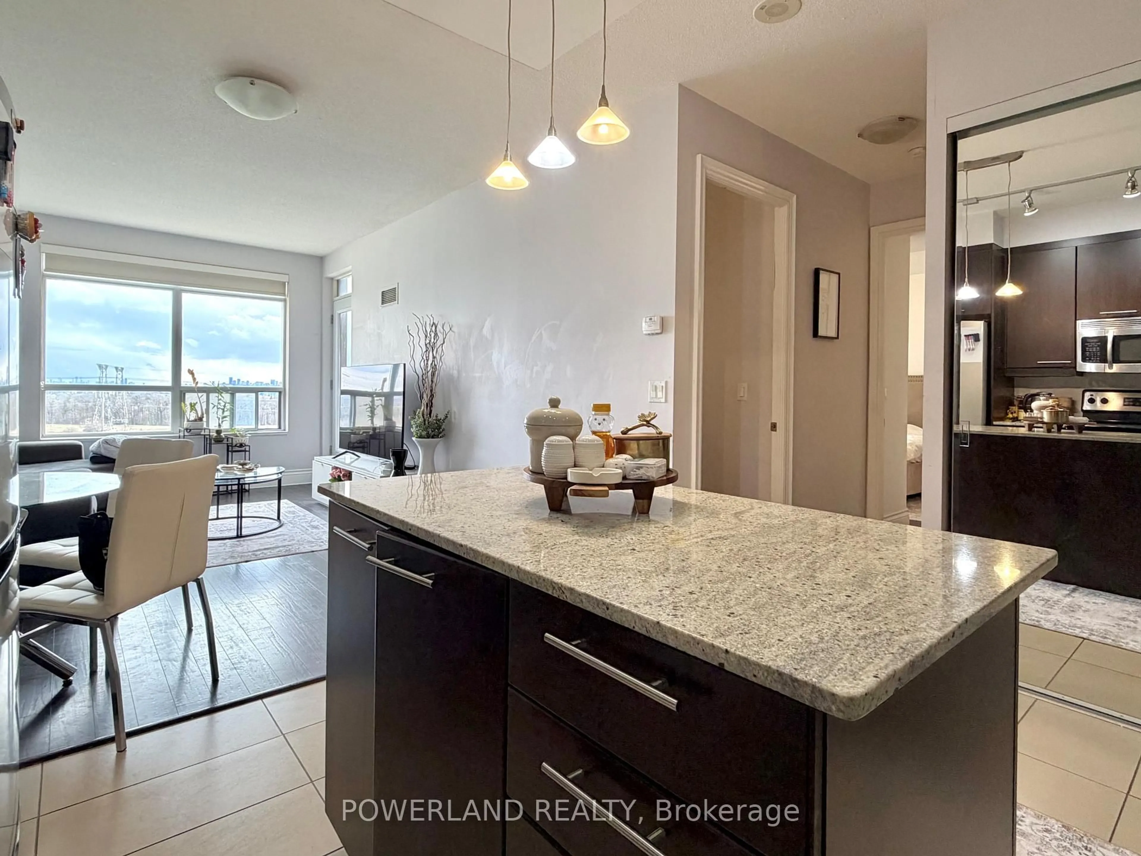 Open concept kitchen, ceramic/tile floor for 37 Galleria Pkwy #LPH10, Markham Ontario L3T 0A5