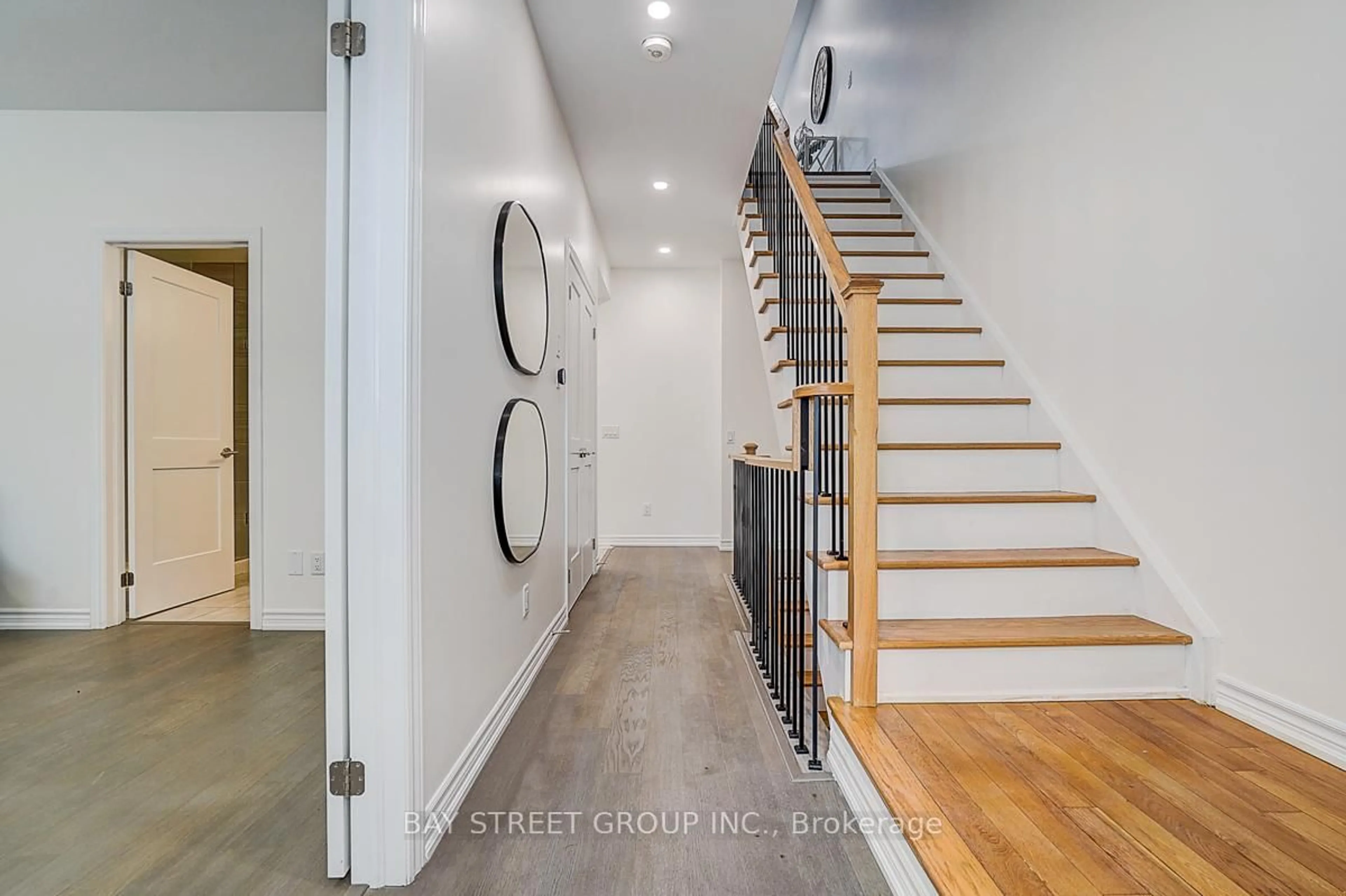 Indoor entryway for 74 Village Pkwy, Markham Ontario L3R 4Z7