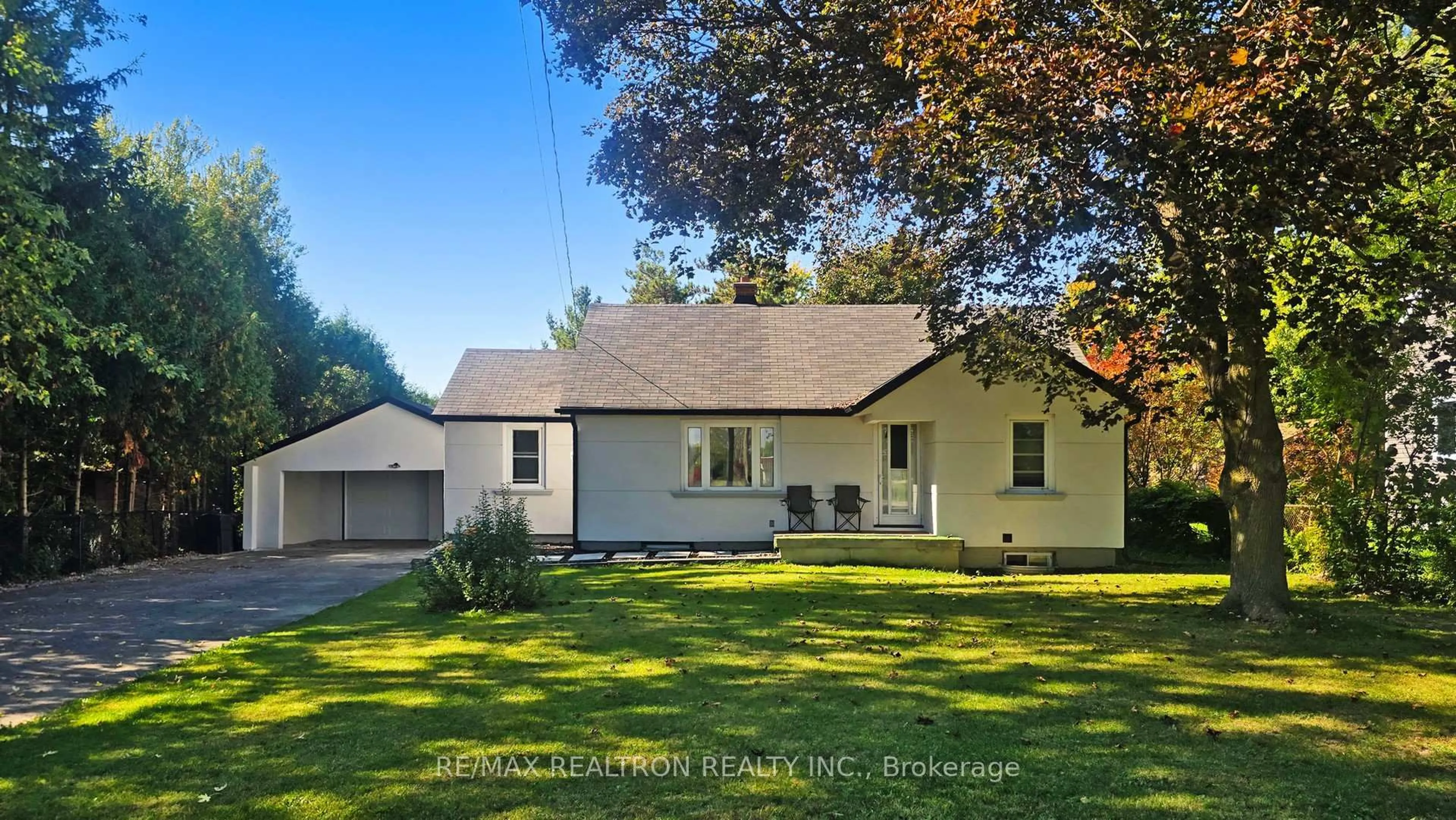 A pic from outside/outdoor area/front of a property/back of a property/a pic from drone, street for 14376 Jane St, King Ontario L7B 1A3