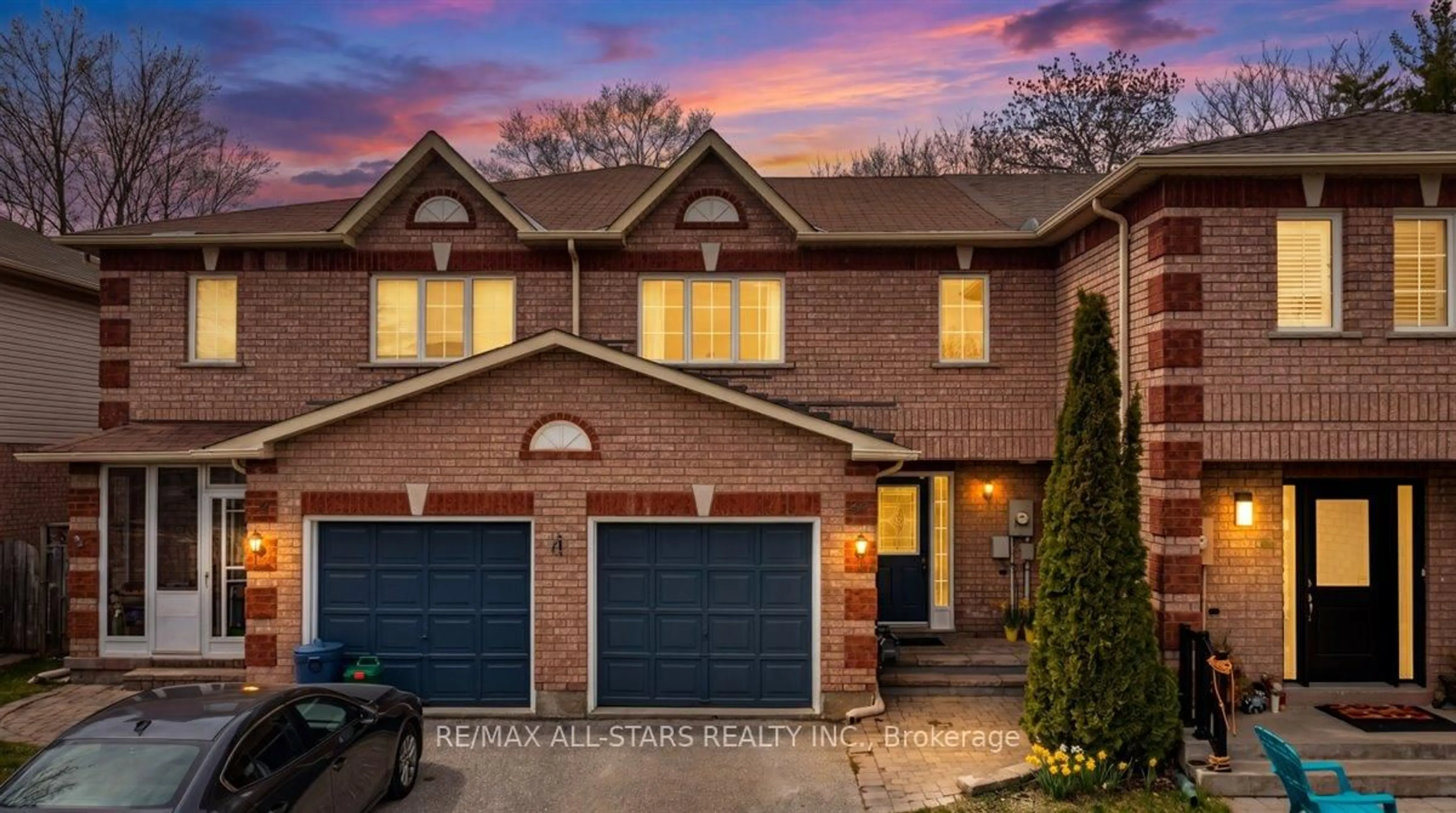 Home with brick exterior material, street for 32 Lancaster Crt, Georgina Ontario L4P 4A1