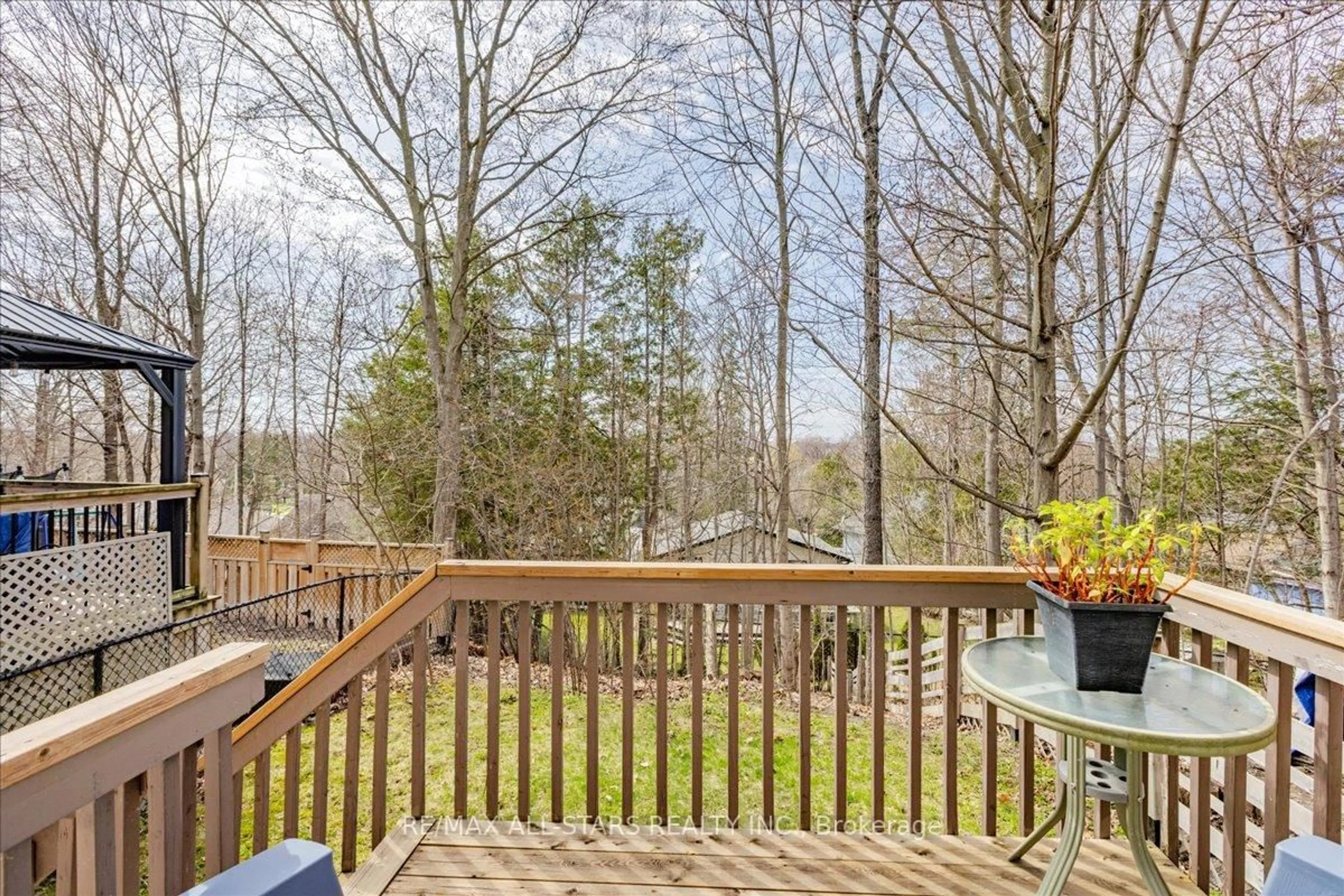 Patio, forest/trees view for 32 Lancaster Crt, Georgina Ontario L4P 4A1