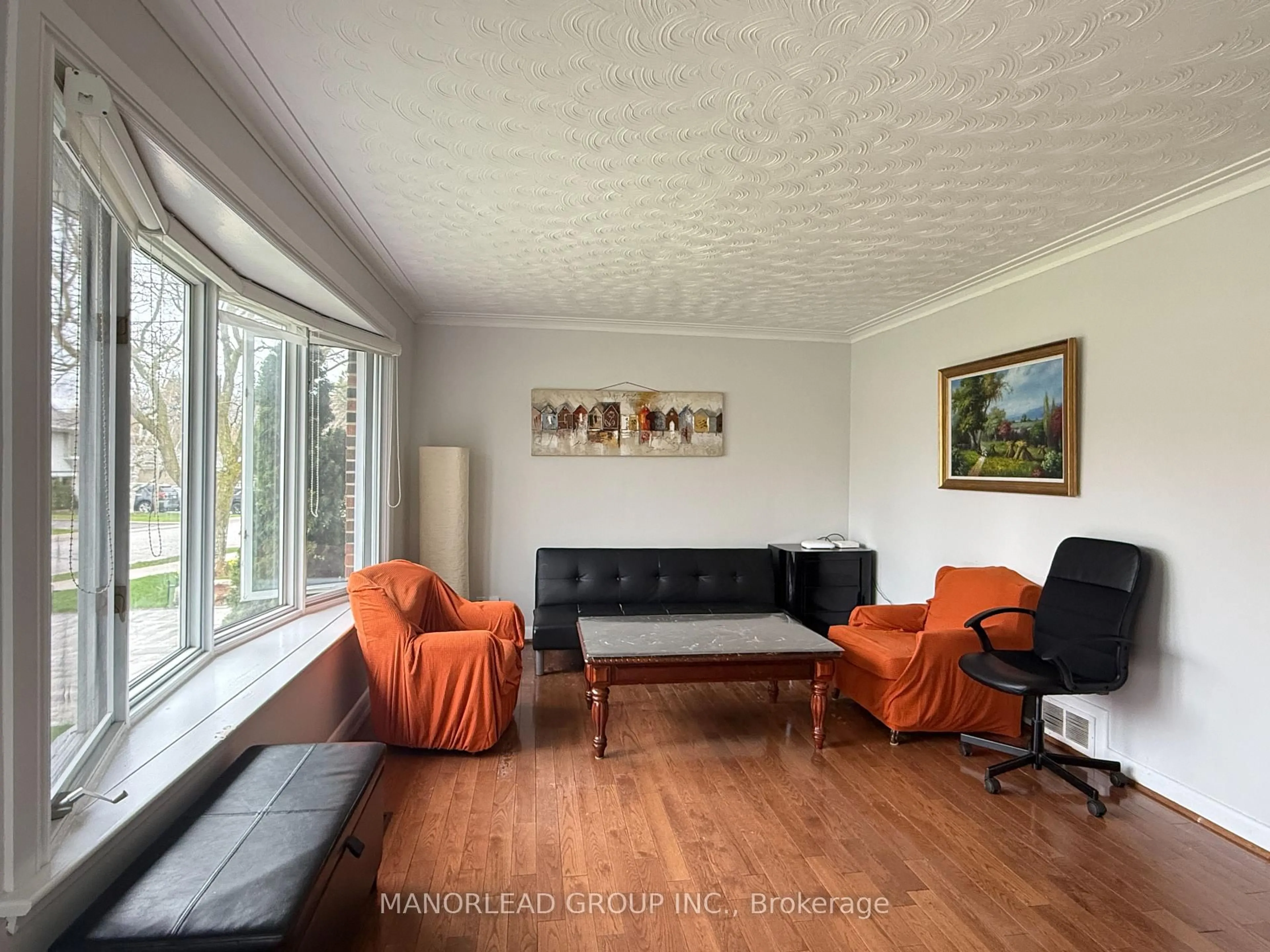 Living room with furniture, unknown for 112 Talmage Ave, Richmond Hill Ontario L4C 3J8