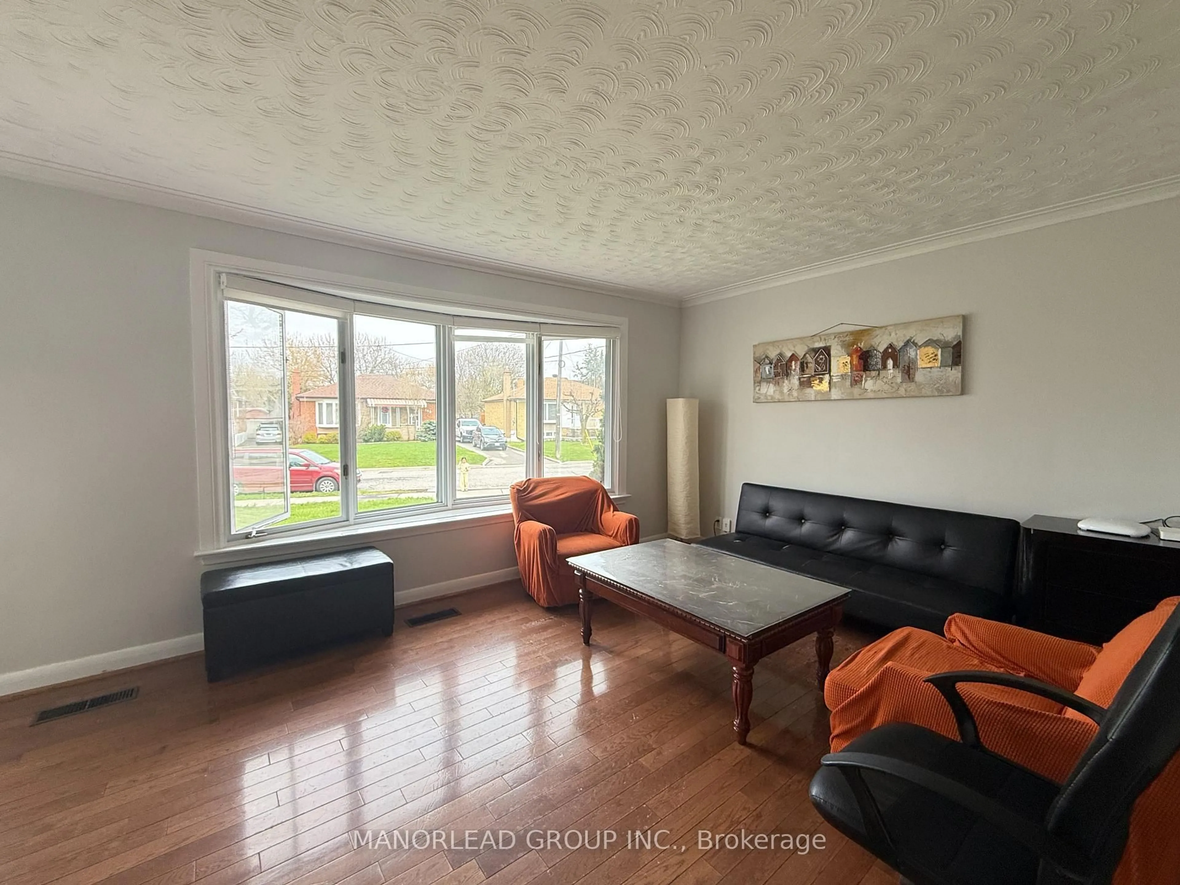 Living room with furniture, wood/laminate floor for 112 Talmage Ave, Richmond Hill Ontario L4C 3J8