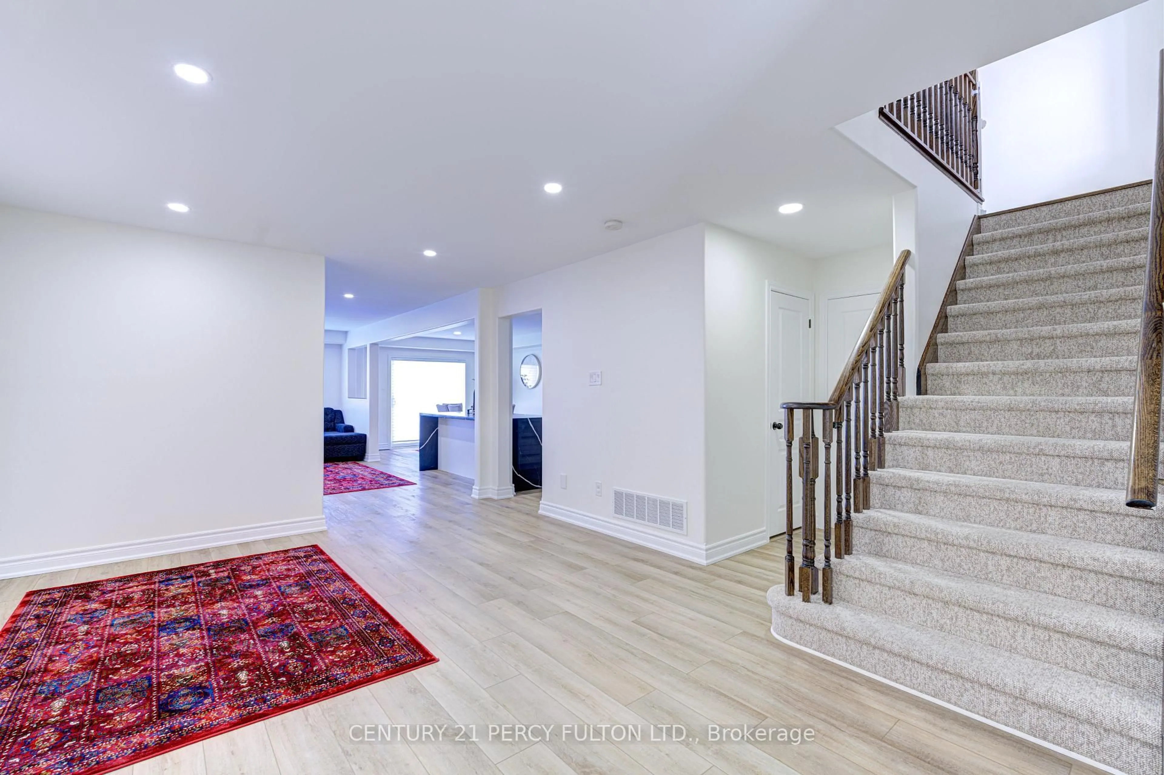 Indoor entryway for 84 Anderson Rd, New Tecumseth Ontario L9R 0B2