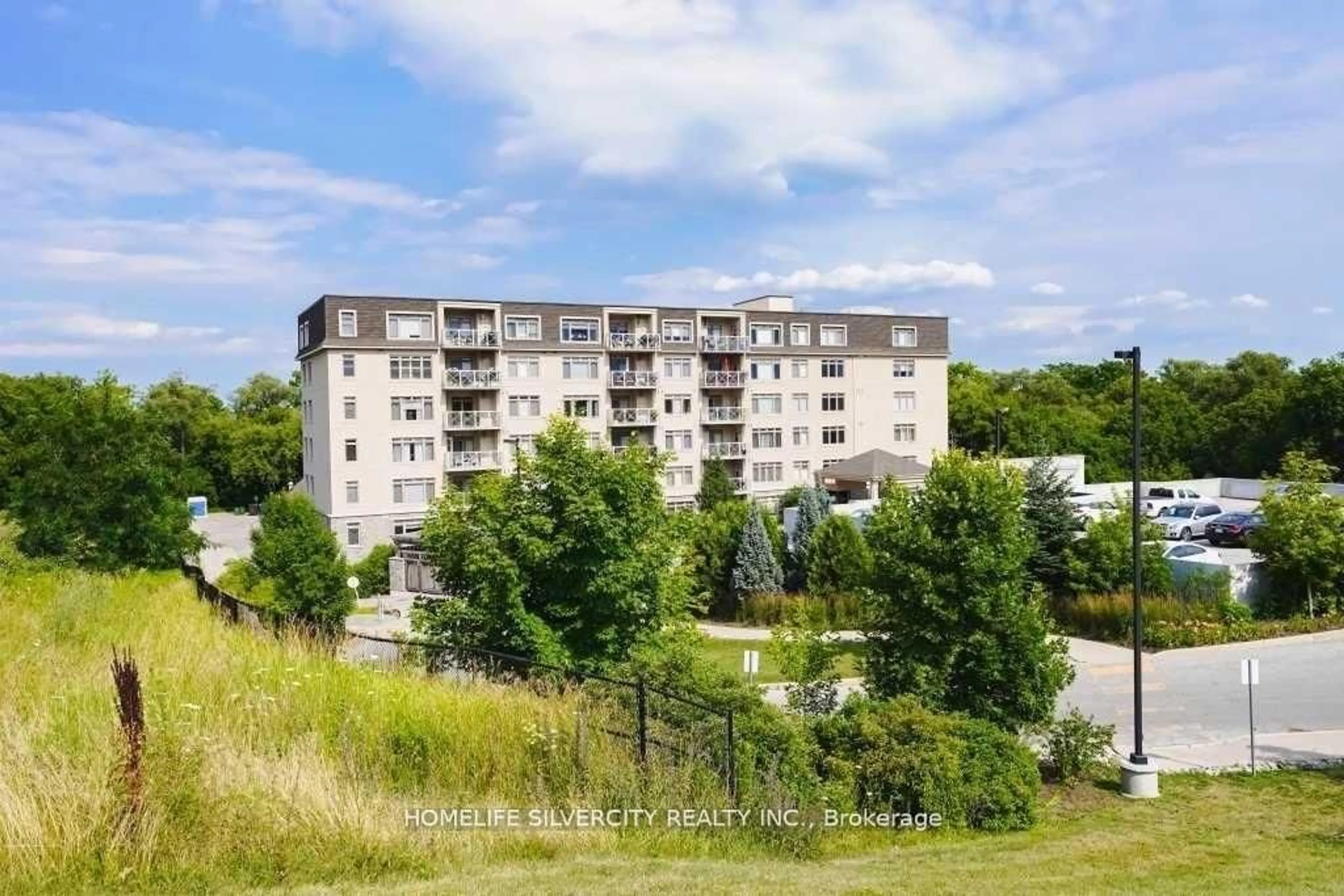 A pic from outside/outdoor area/front of a property/back of a property/a pic from drone, unknown for 149 Church St #614, King Ontario L0G 1T0