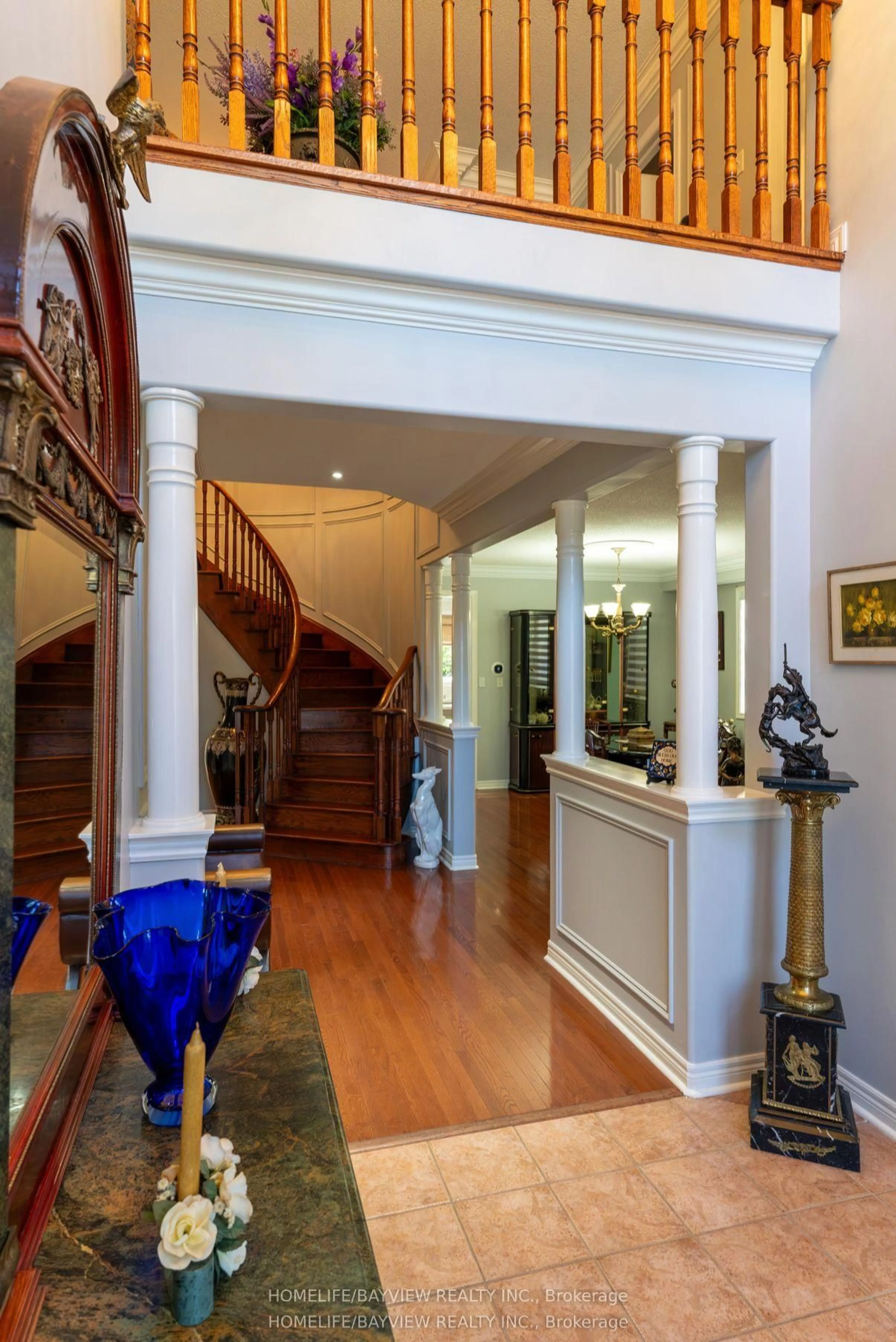 Indoor foyer for 8 Pico Cres, Vaughan Ontario L4J 8P4