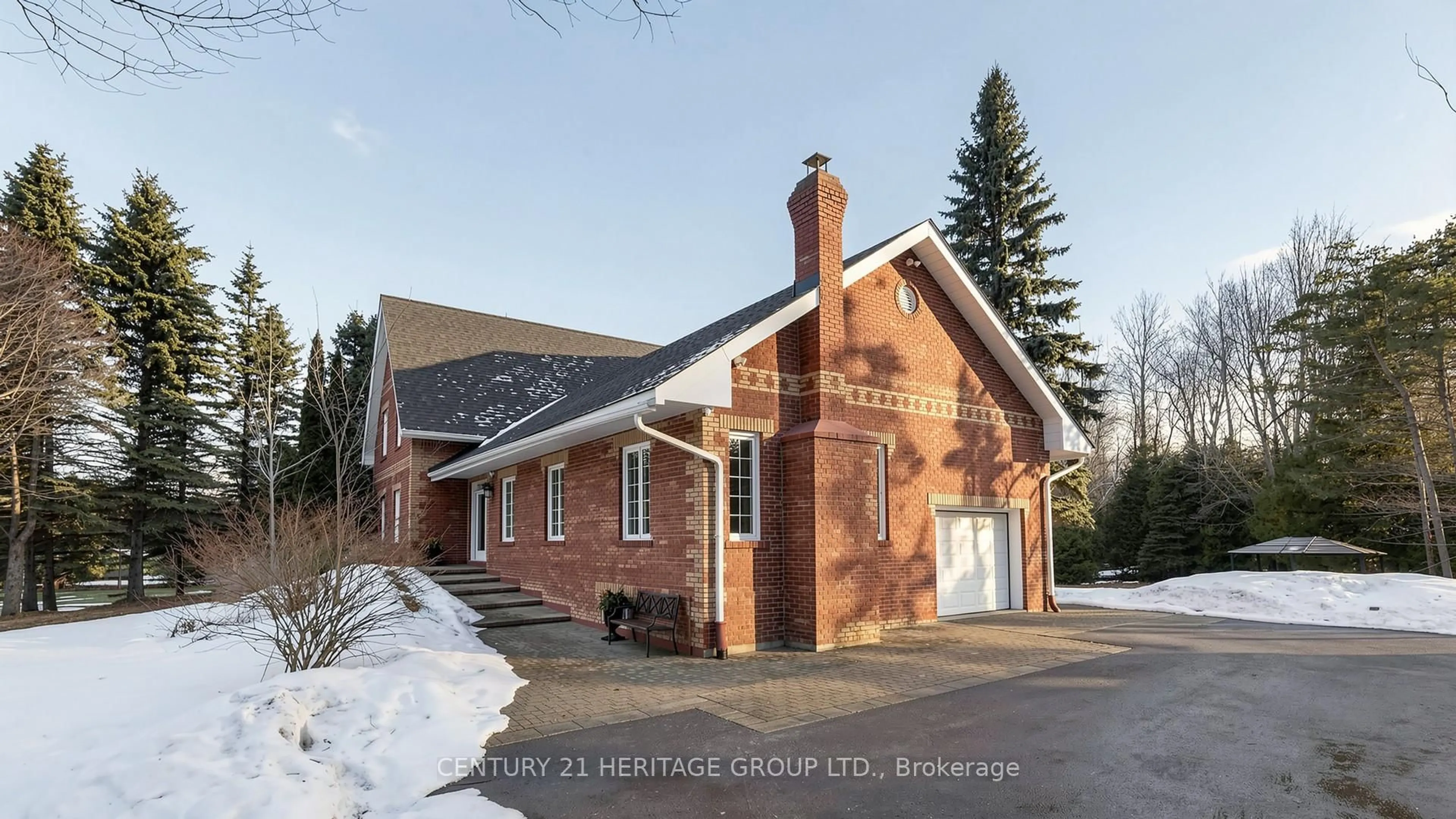 Home with brick exterior material, building for 21455 Warden Ave, East Gwillimbury Ontario L0G 1R0