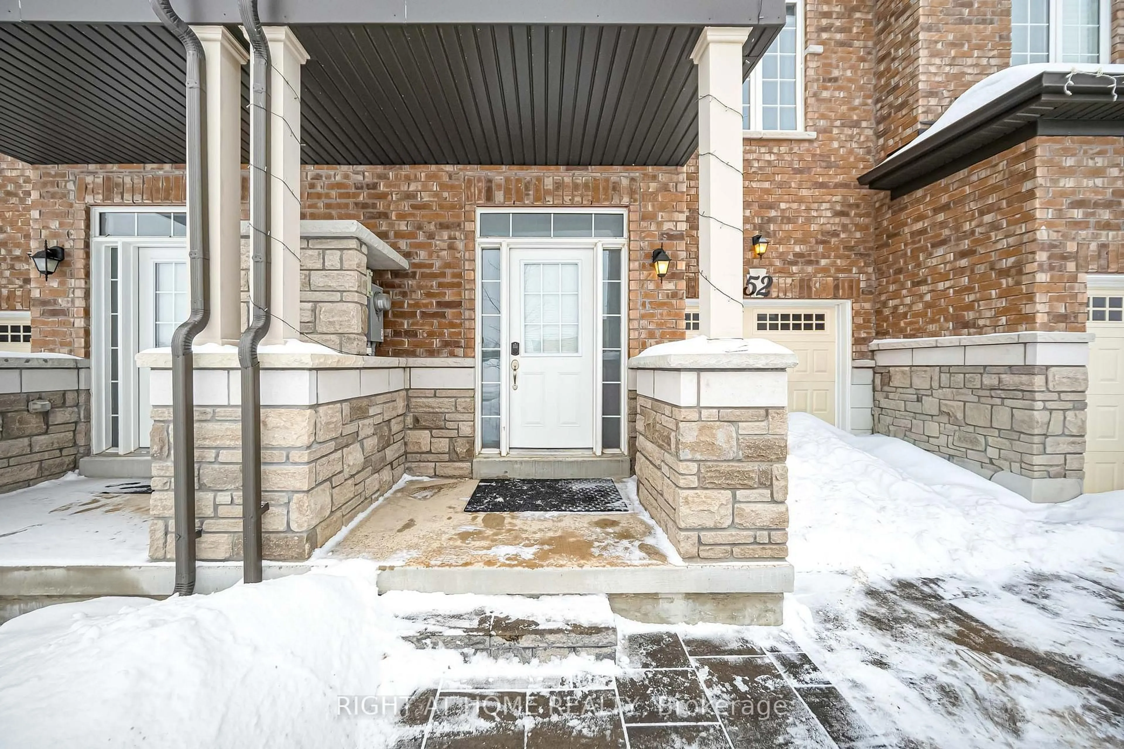 Indoor entryway for 52 Veterans St, Bradford West Gwillimbury Ontario L3Z 4L4
