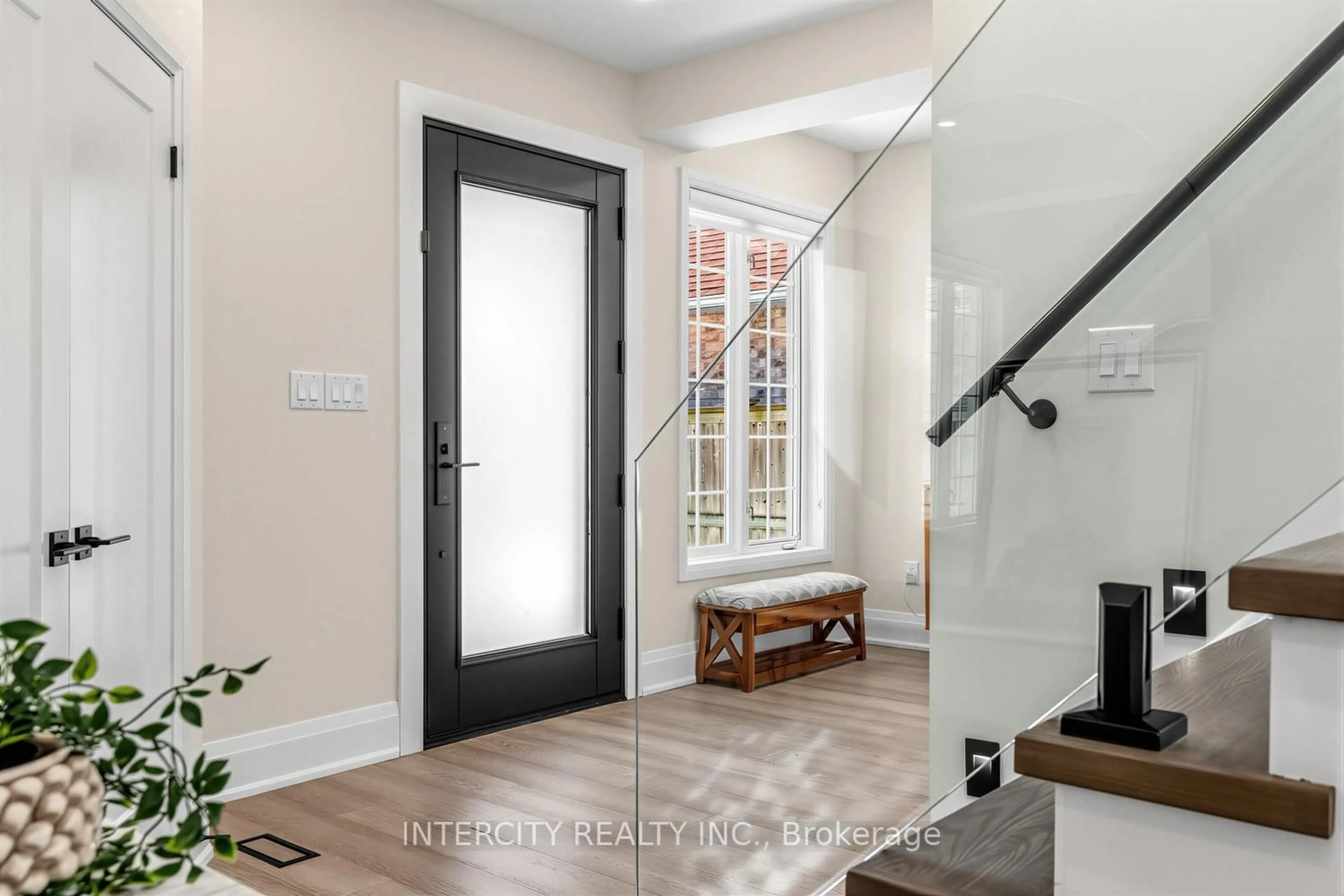 Indoor entryway for 75 Canoe Crt, Richmond Hill Ontario L4E 3Y2