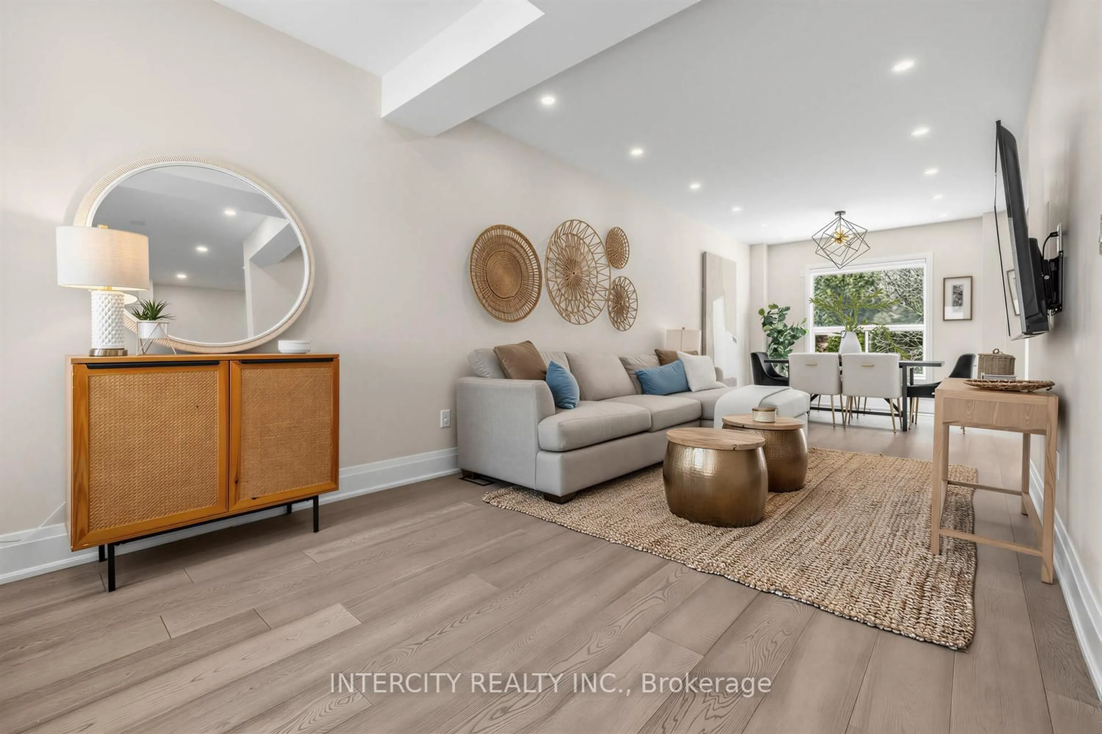 Living room with furniture, unknown for 75 Canoe Crt, Richmond Hill Ontario L4E 3Y2