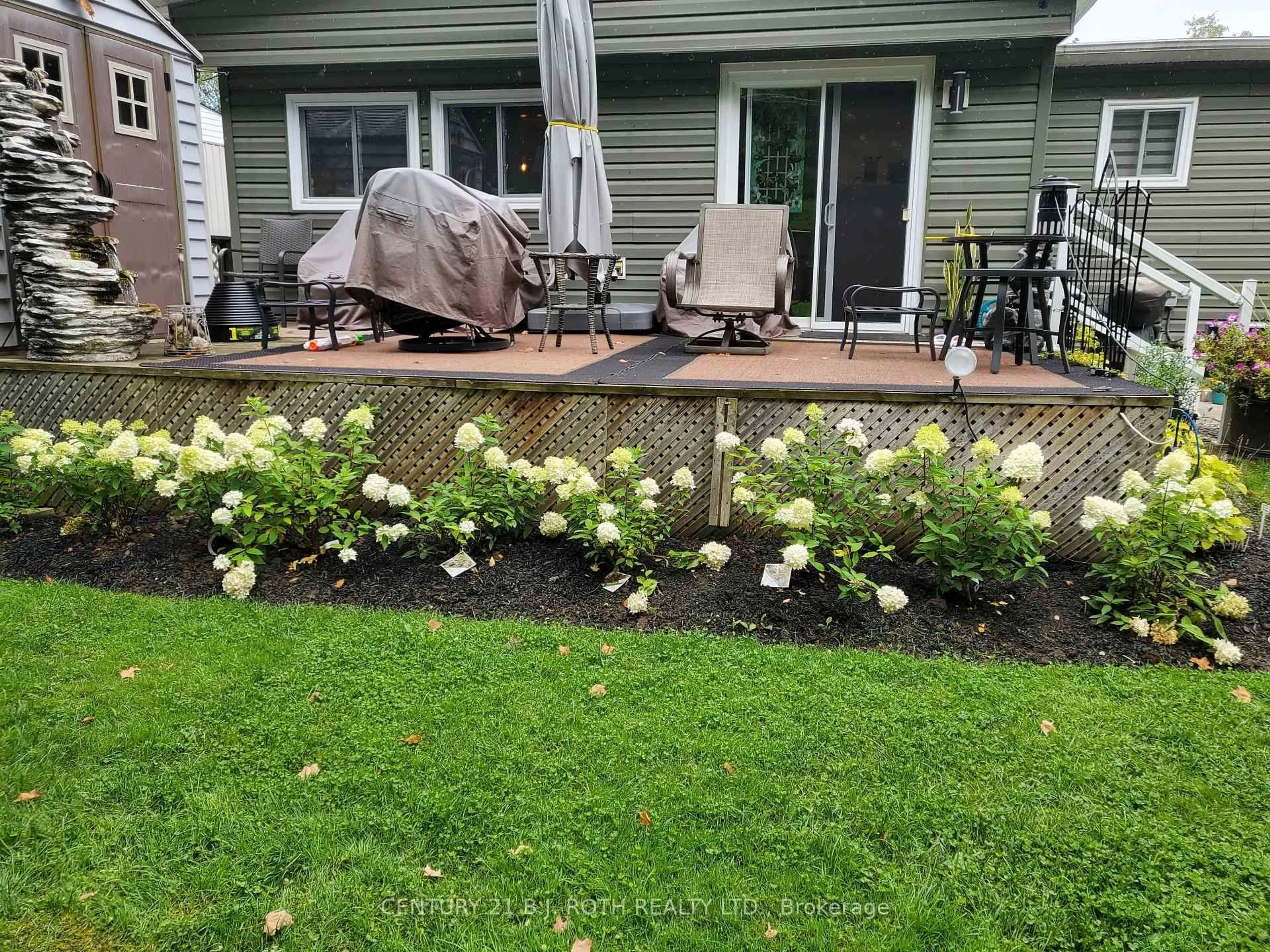 Patio, street for 29 Corner Brook Tr, Innisfil Ontario L9S 1P2