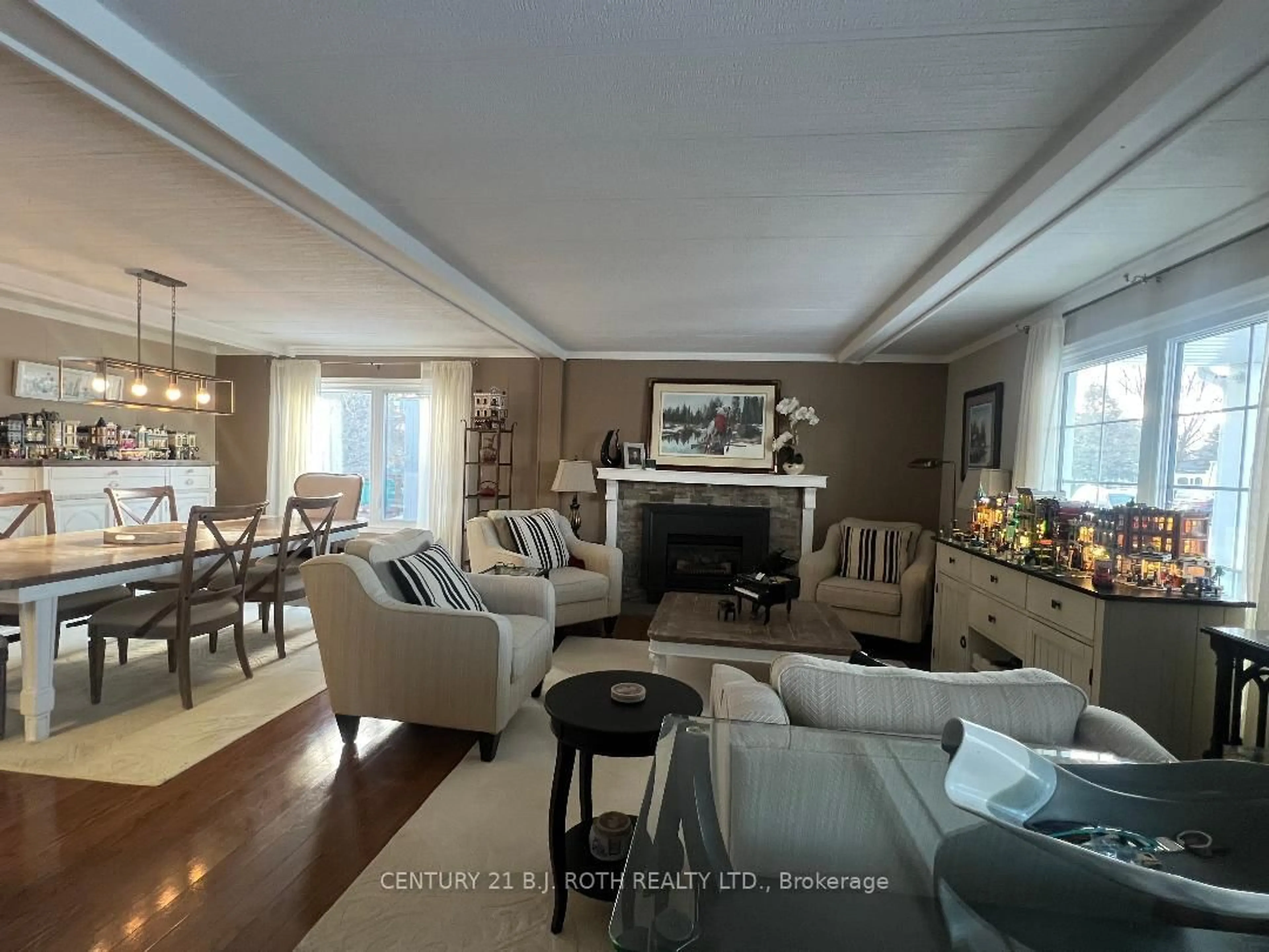 Living room with furniture, unknown for 29 Corner Brook Tr, Innisfil Ontario L9S 1P2