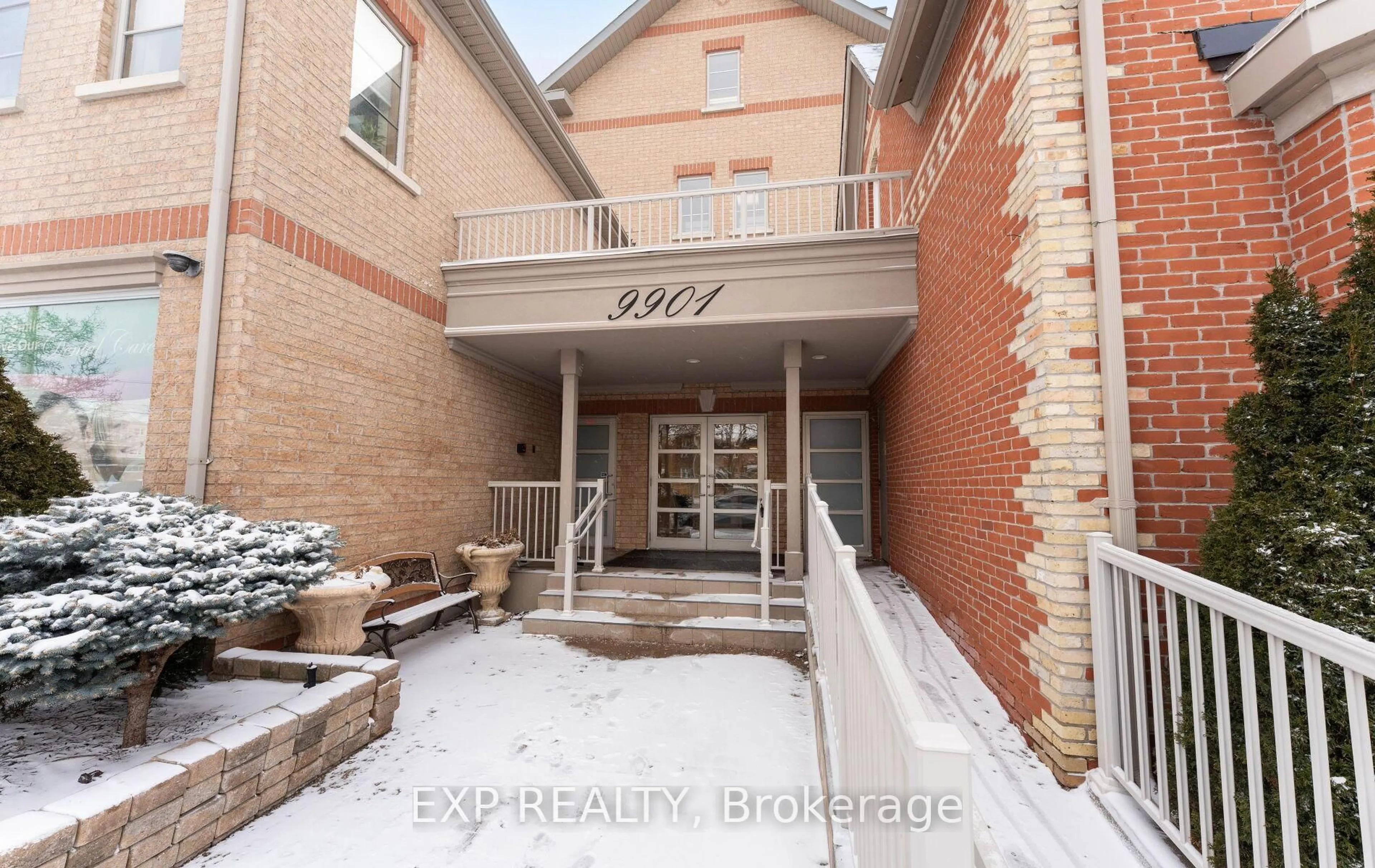 Indoor foyer for 9901 Keele St #208, Vaughan Ontario L6A 0A1