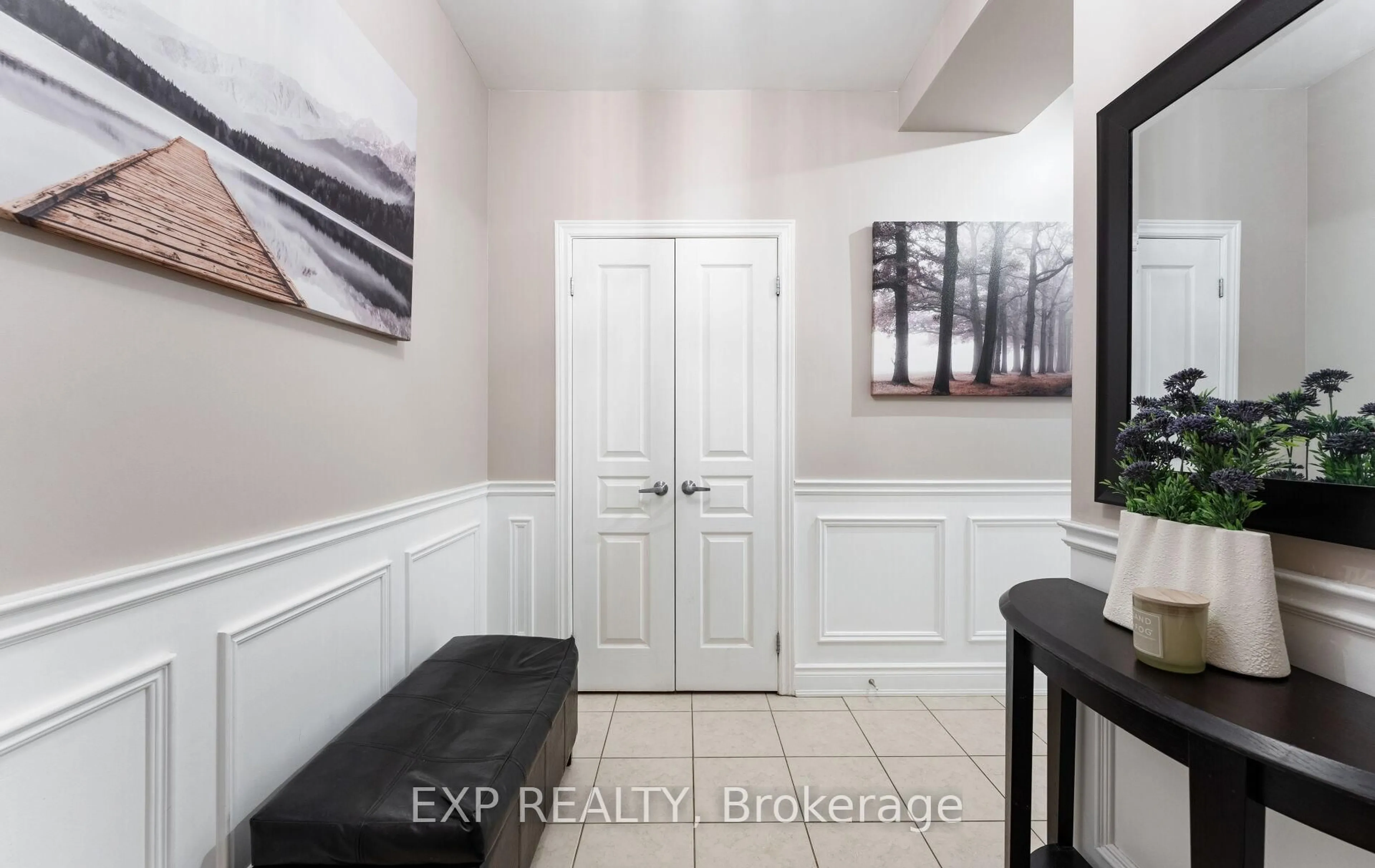 Indoor entryway for 9901 Keele St #208, Vaughan Ontario L6A 0A1
