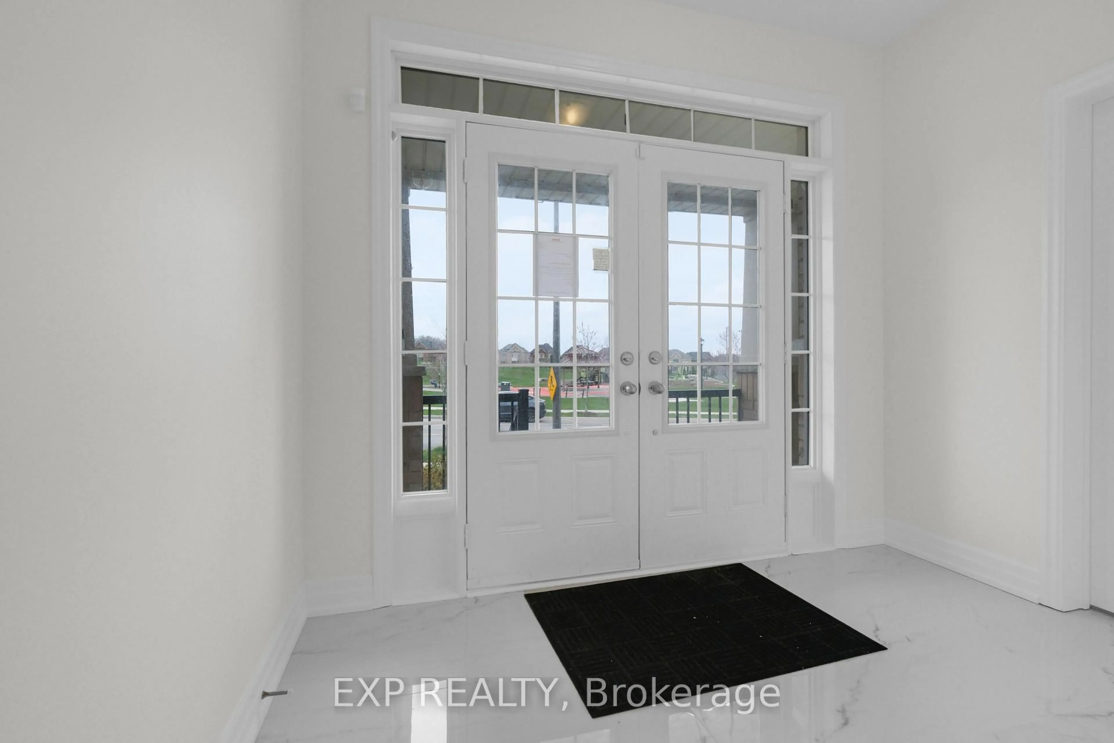 Indoor entryway for 111 Dog Wood Blvd, East Gwillimbury Ontario L9N 0S9