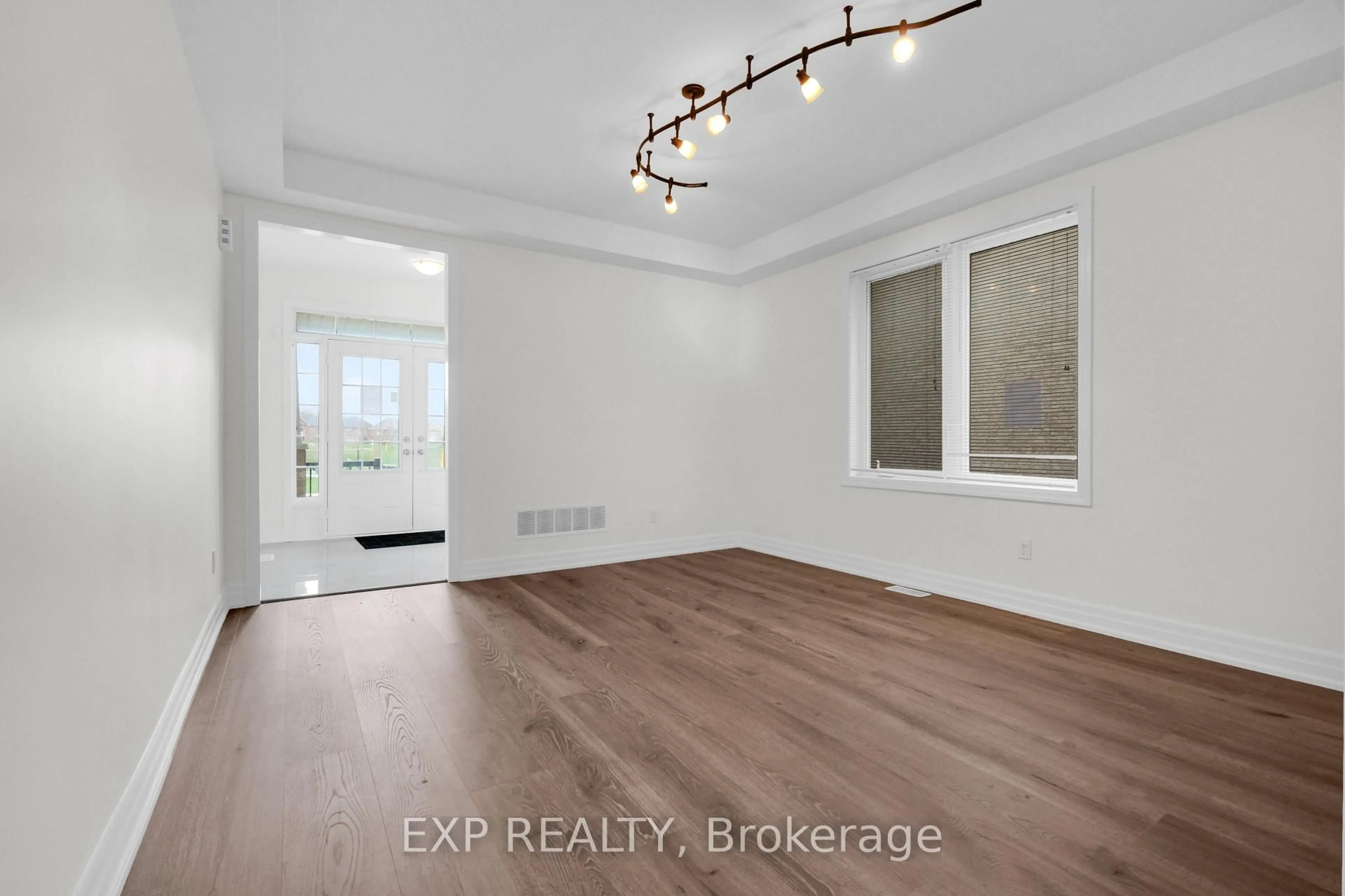 A pic of a room for 111 Dog Wood Blvd, East Gwillimbury Ontario L9N 0S9