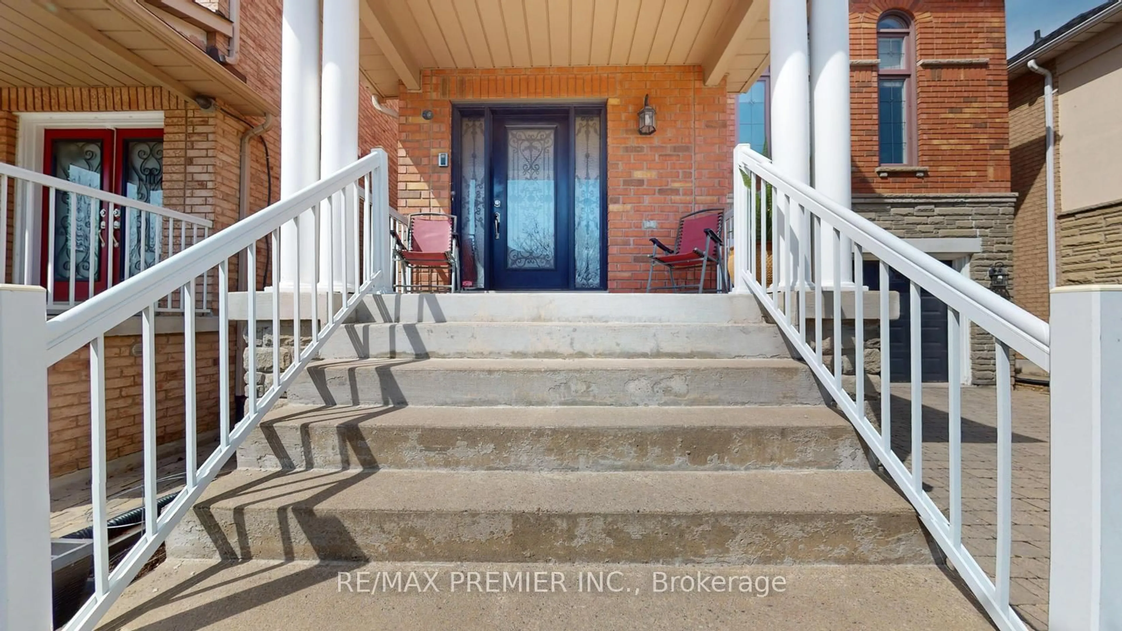 Indoor foyer for 28 Osprey Dr, Vaughan Ontario L4H 1Y2