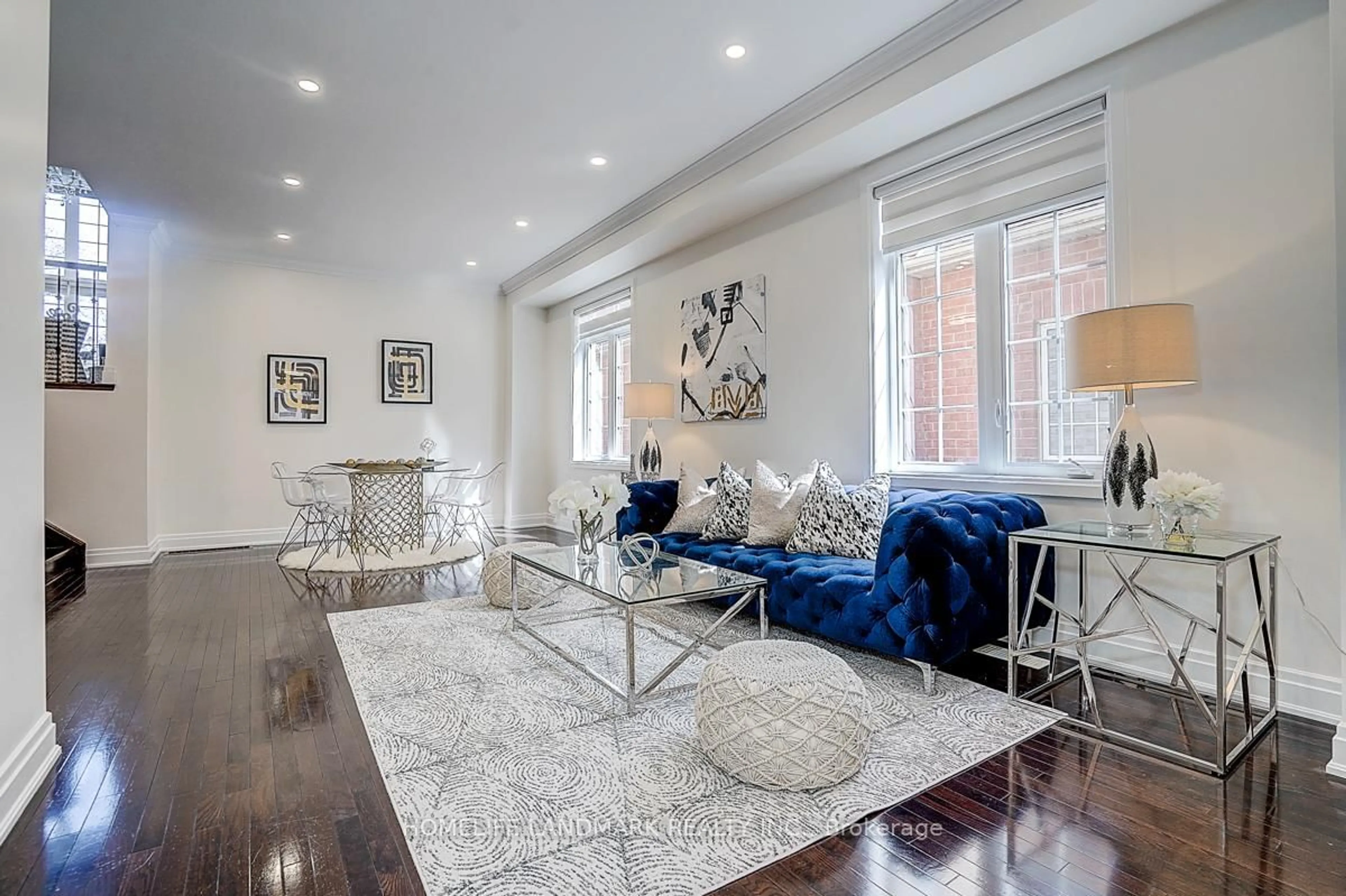 Living room with furniture, unknown for 648 Tapestry Lane, Newmarket Ontario L3X 3C8