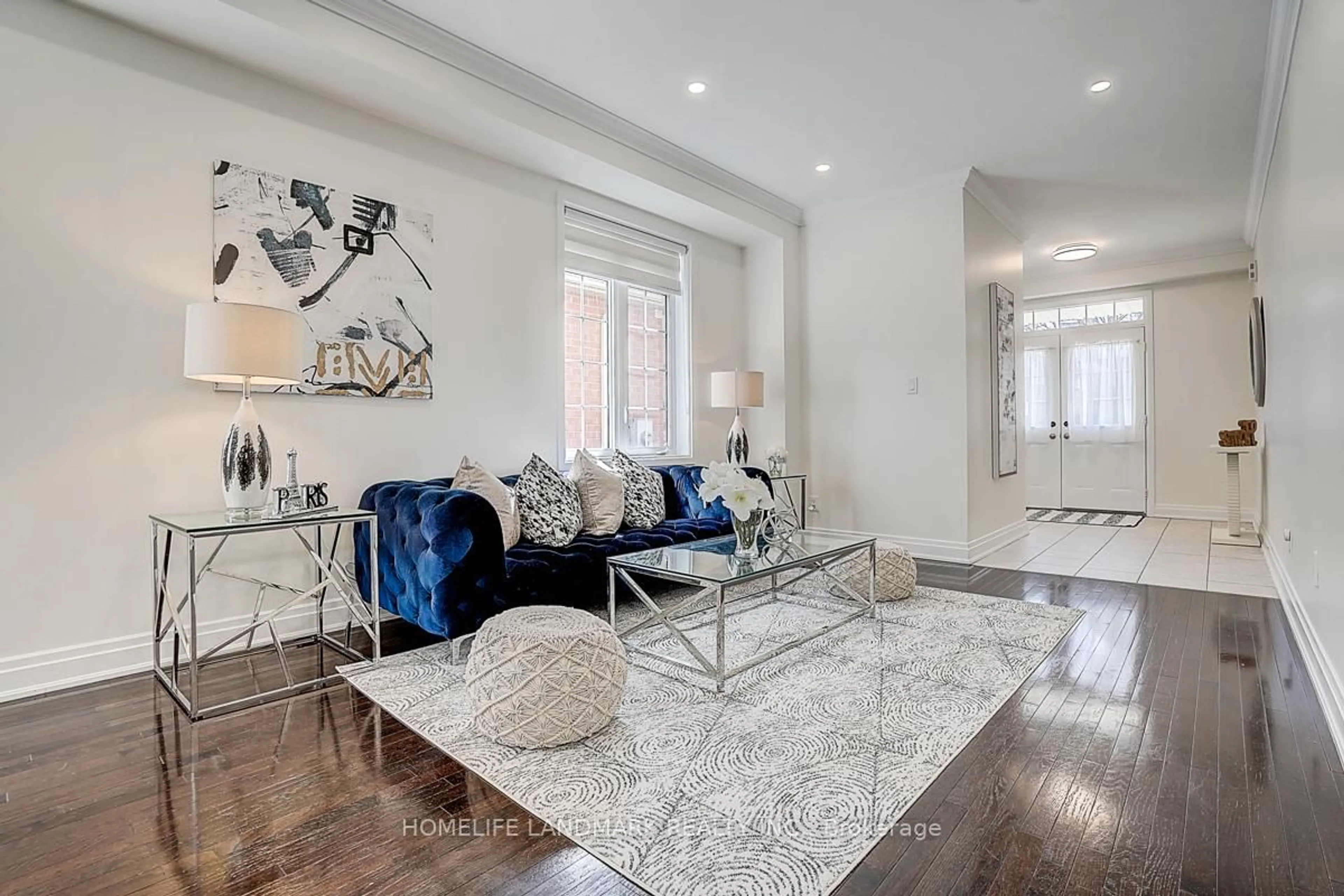 Living room with furniture, unknown for 648 Tapestry Lane, Newmarket Ontario L3X 3C8