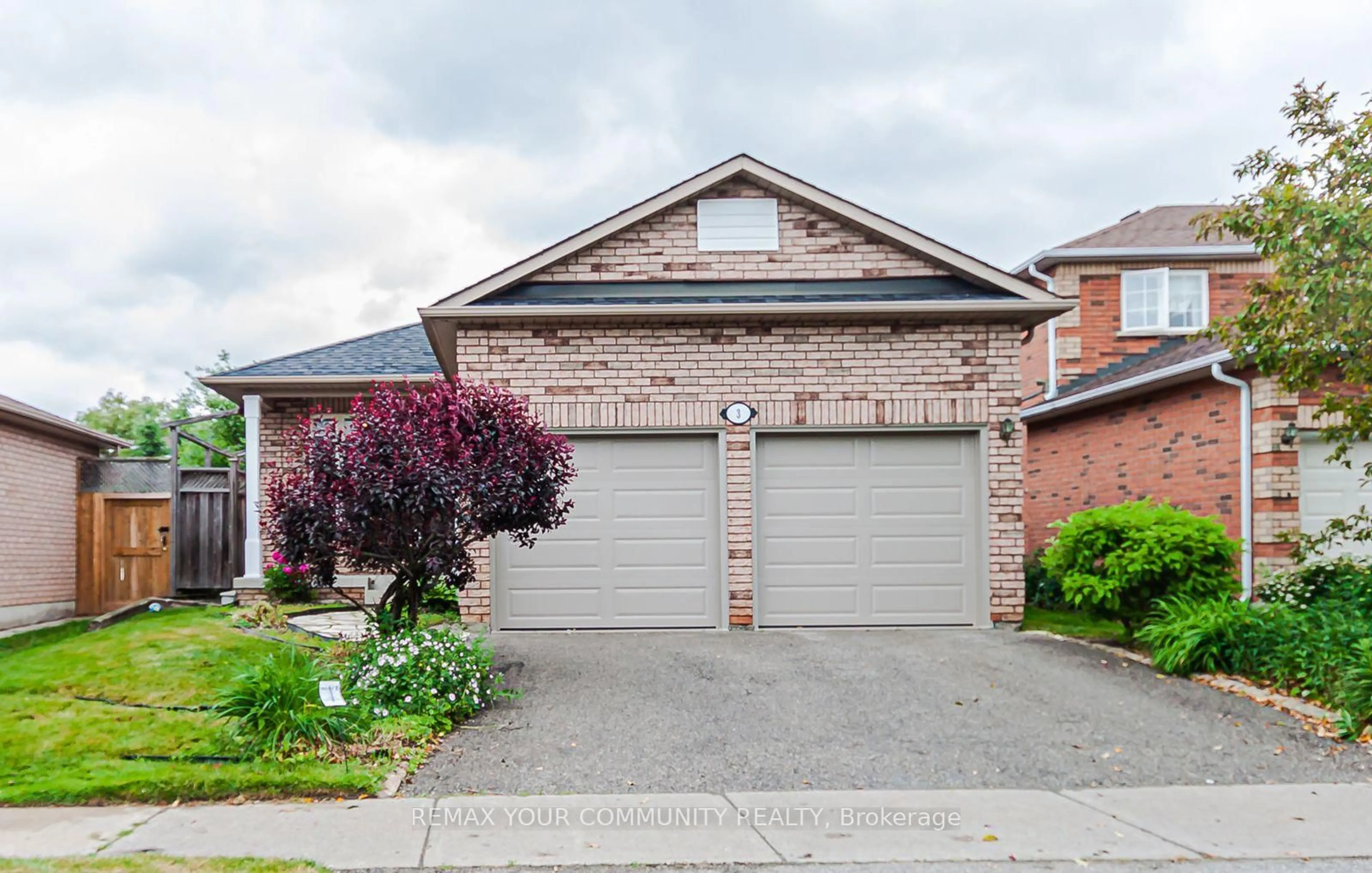 Home with brick exterior material, street for 3 Paddle Gate, Richmond Hill Ontario L4E 3Y2