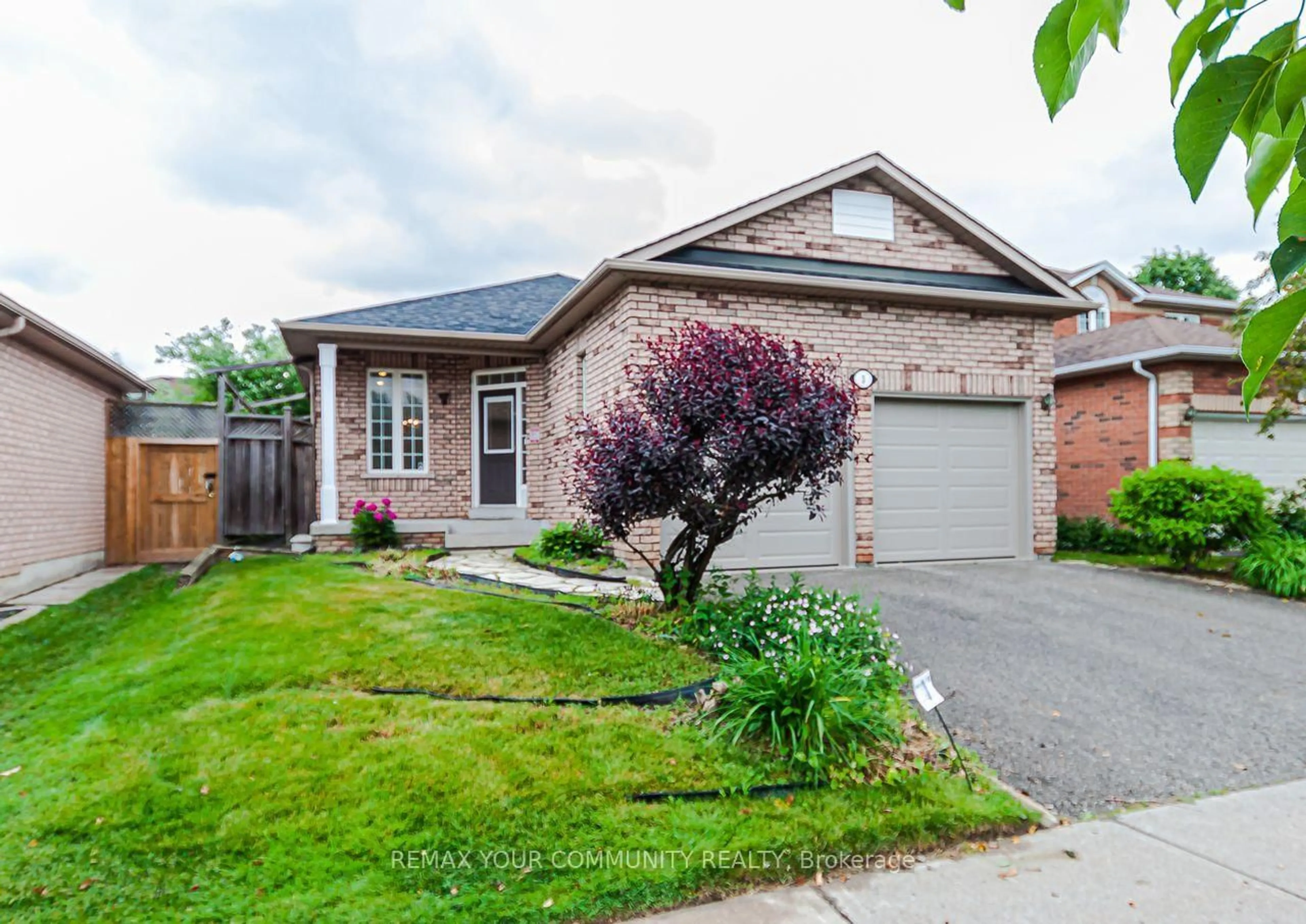 Home with brick exterior material, street for 3 Paddle Gate, Richmond Hill Ontario L4E 3Y2