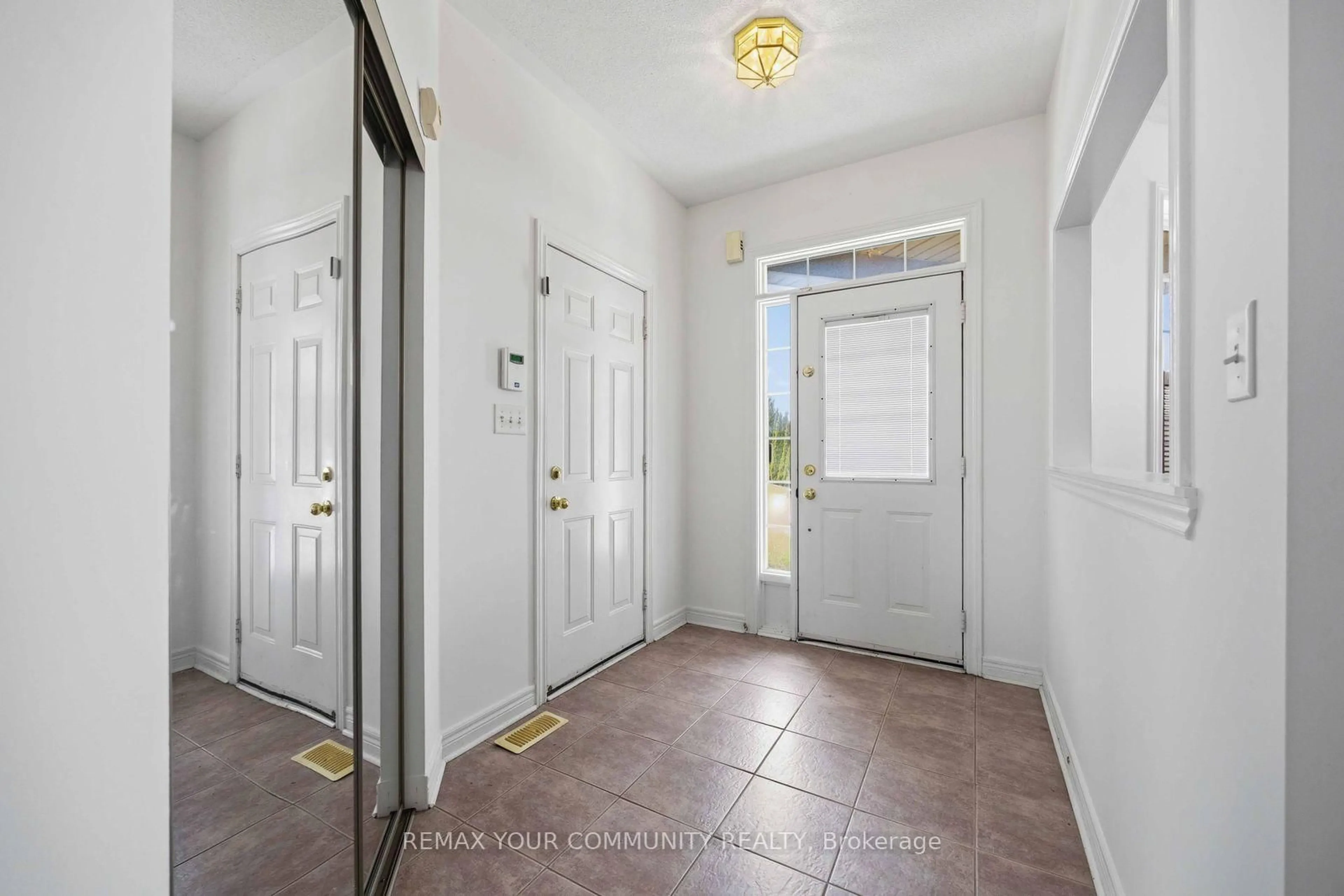 Indoor entryway for 3 Paddle Gate, Richmond Hill Ontario L4E 3Y2