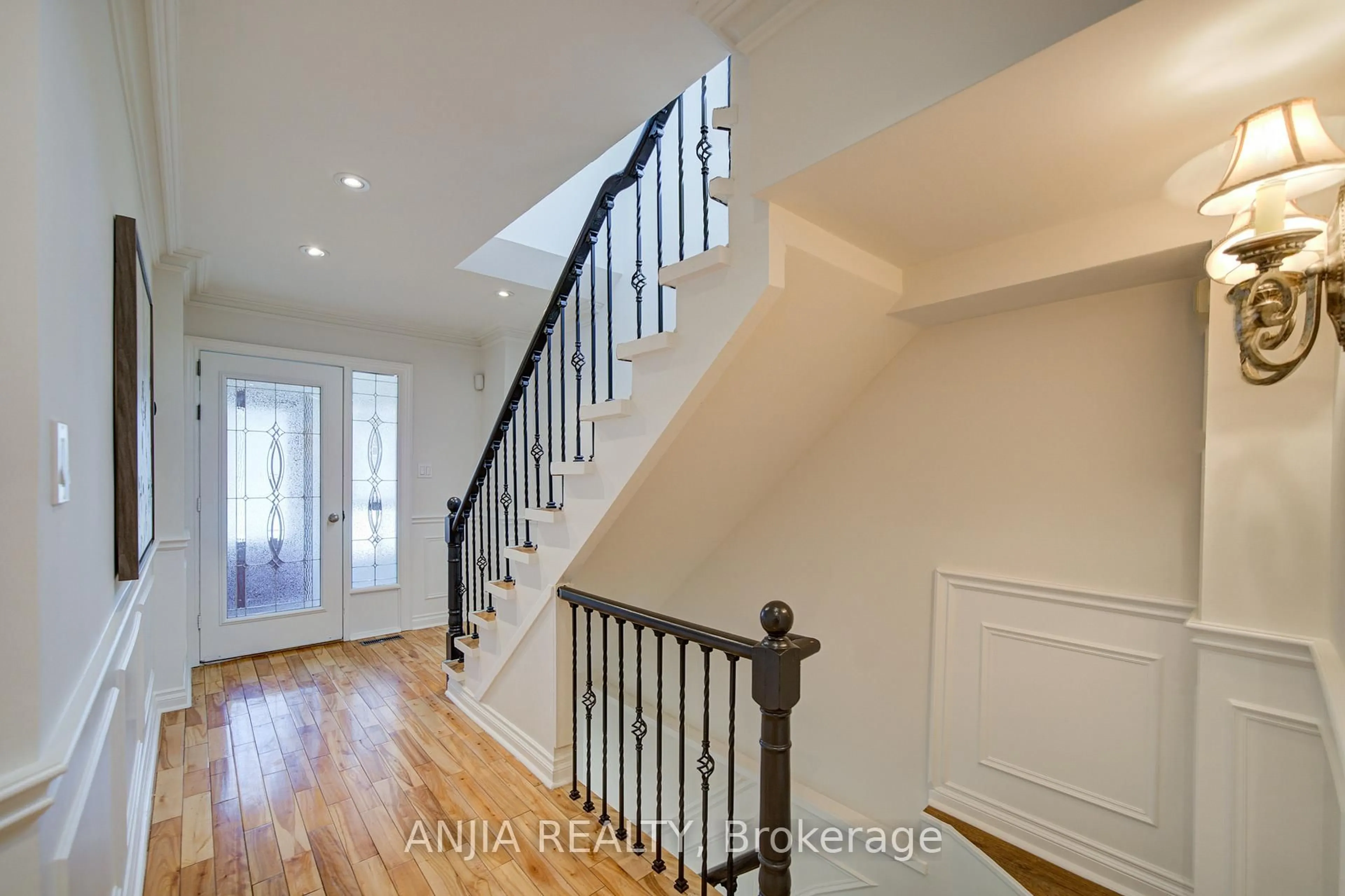 Indoor entryway for 78 Baywood Crt, Markham Ontario L3T 5W3