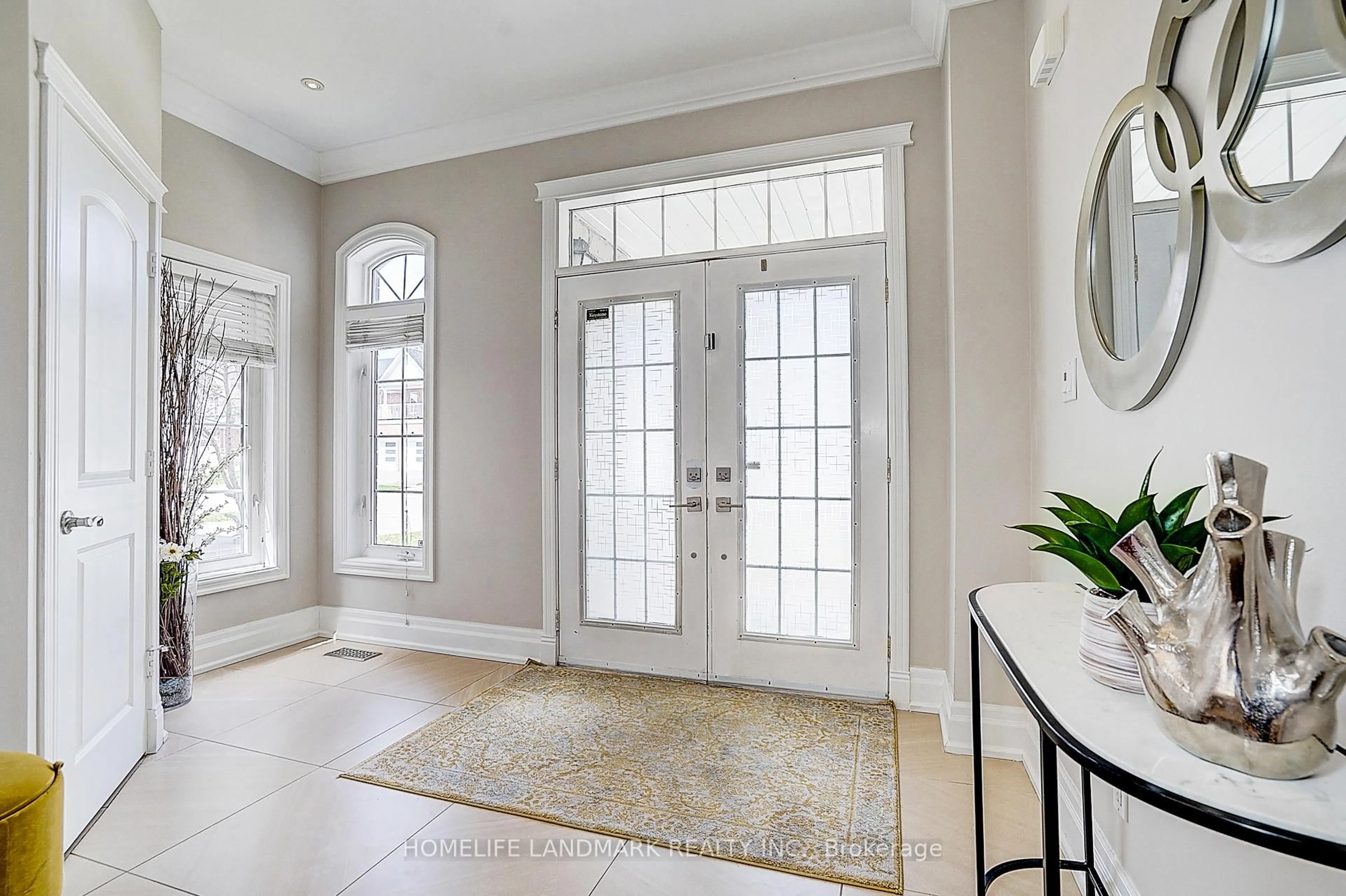 Indoor entryway for 19 Daniel Bram Dr, Vaughan Ontario L6A 0L4