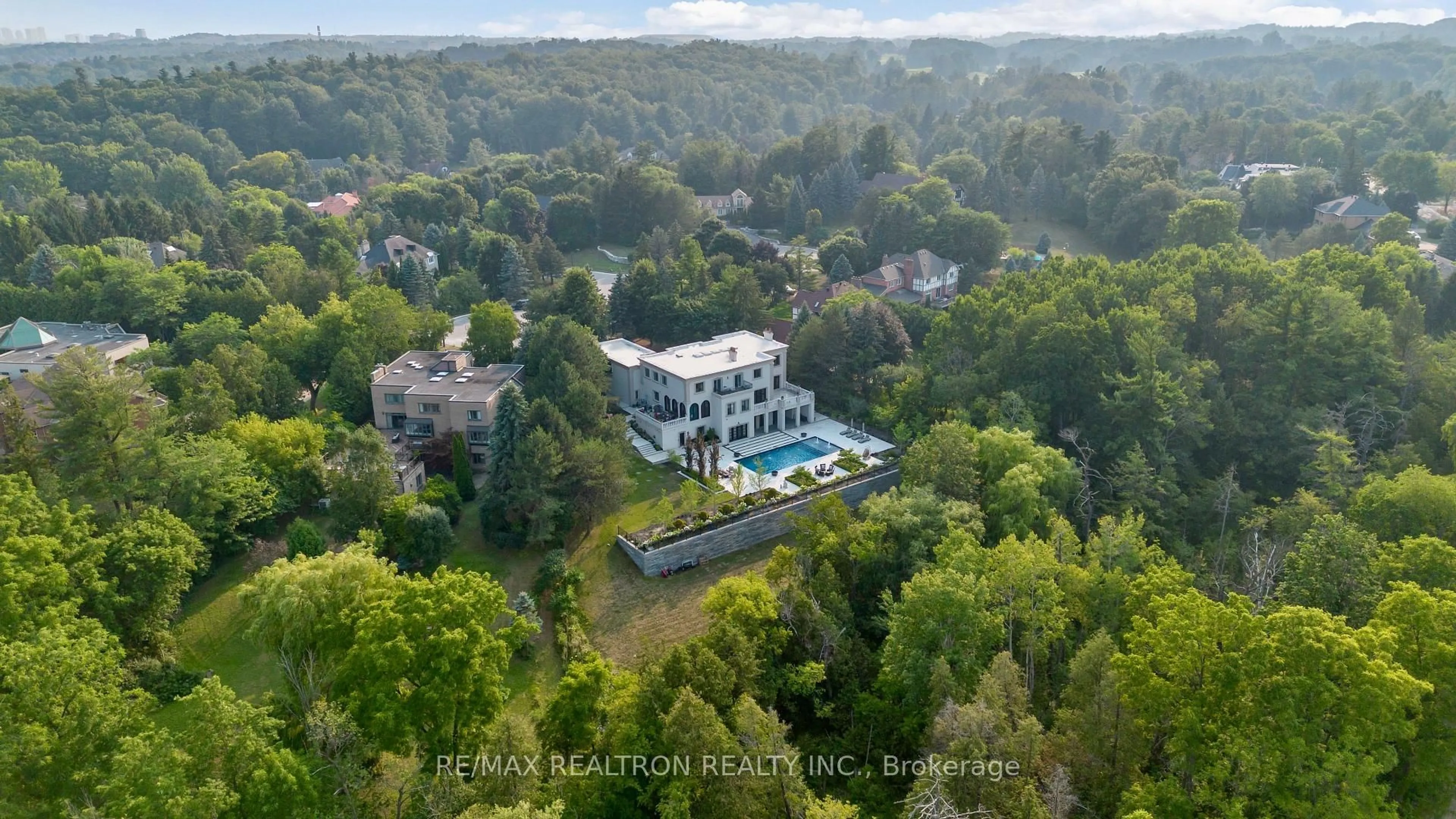 A pic from outside/outdoor area/front of a property/back of a property/a pic from drone, water/lake/river/ocean view for 59 Macamo Crt, Vaughan Ontario L6A 1G1