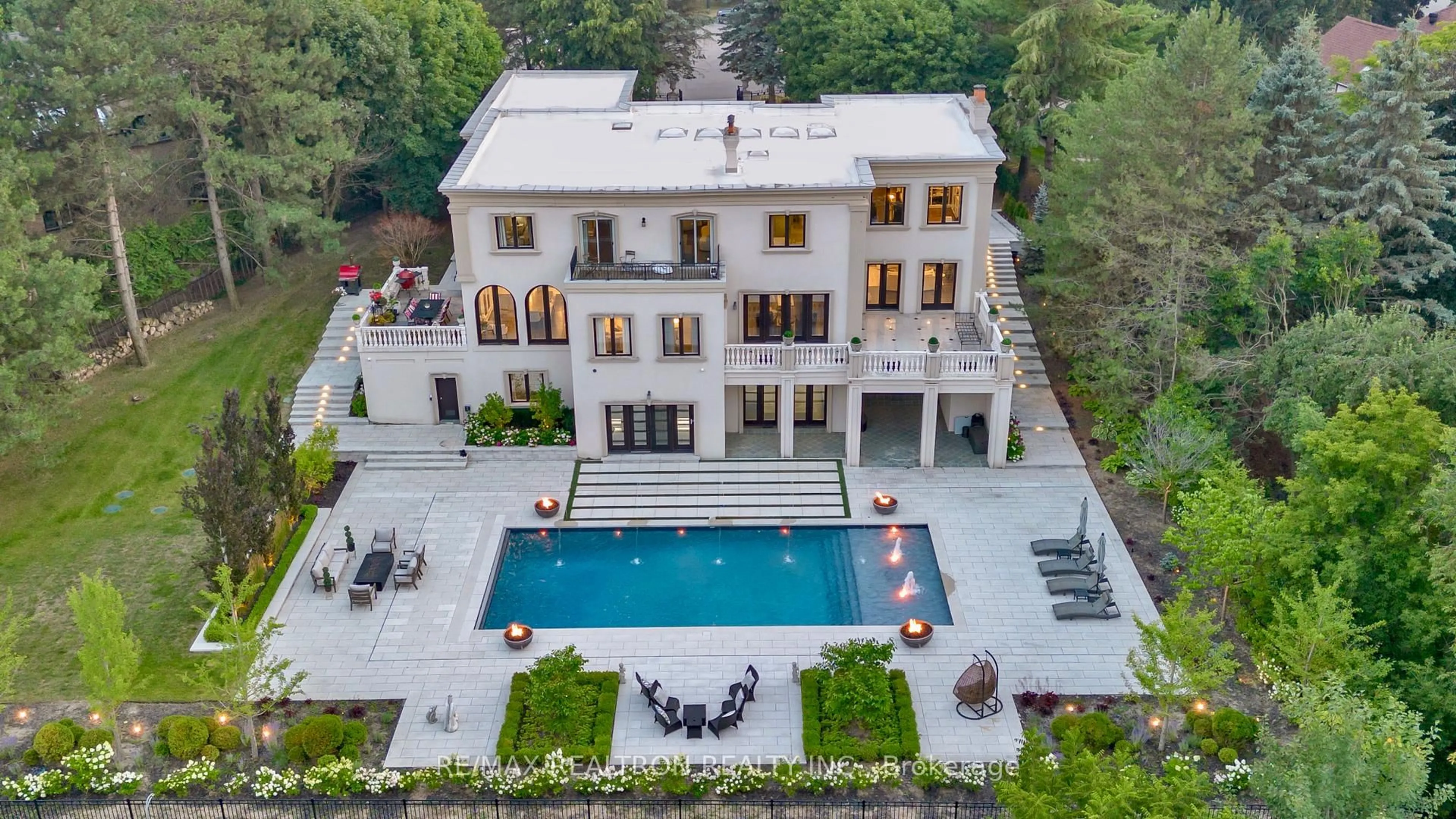 A pic from outside/outdoor area/front of a property/back of a property/a pic from drone, unknown for 59 Macamo Crt, Vaughan Ontario L6A 1G1