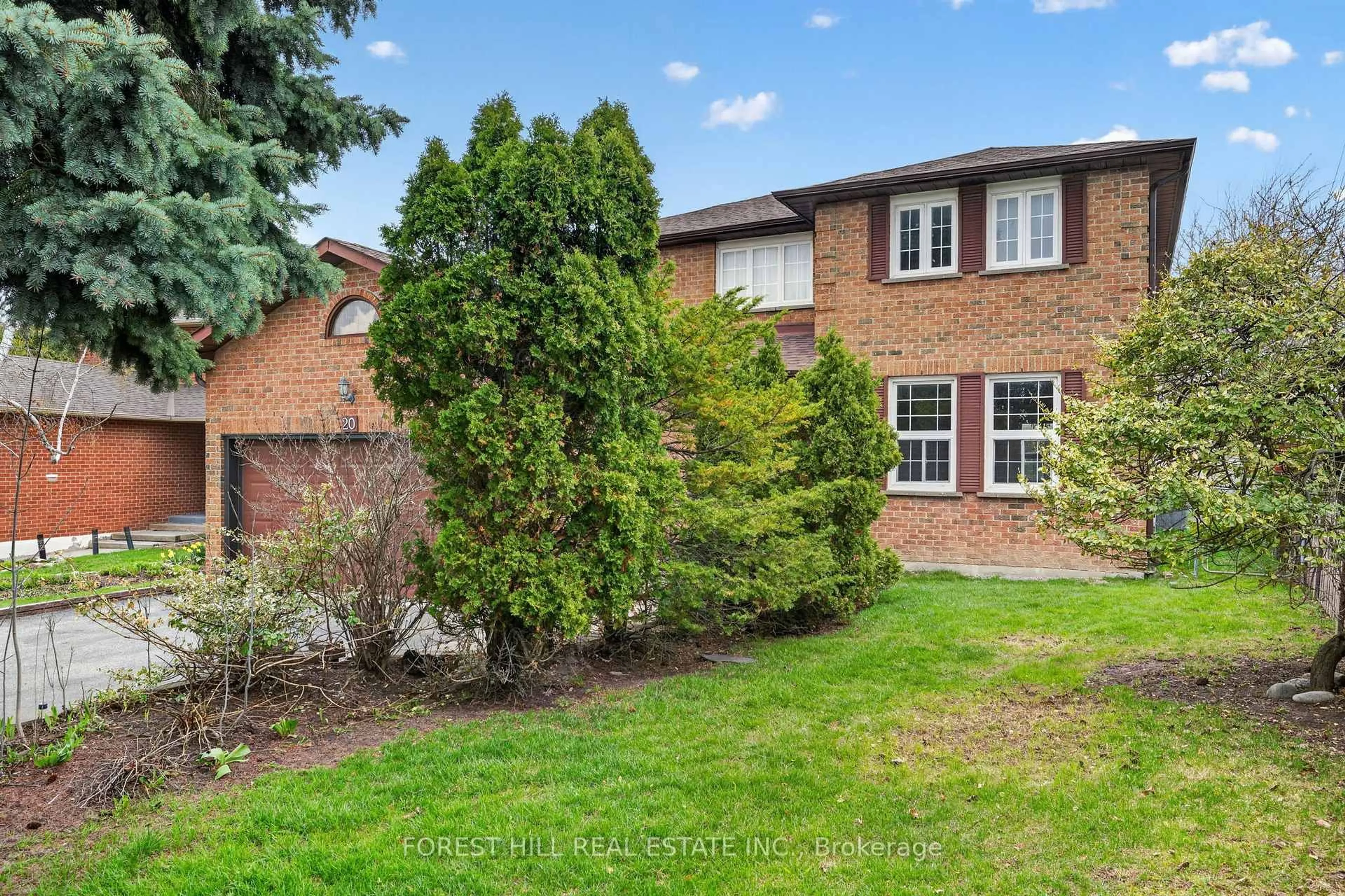 A pic from outside/outdoor area/front of a property/back of a property/a pic from drone, street for 20 Elston Crt, Richmond Hill Ontario L4C 8A5