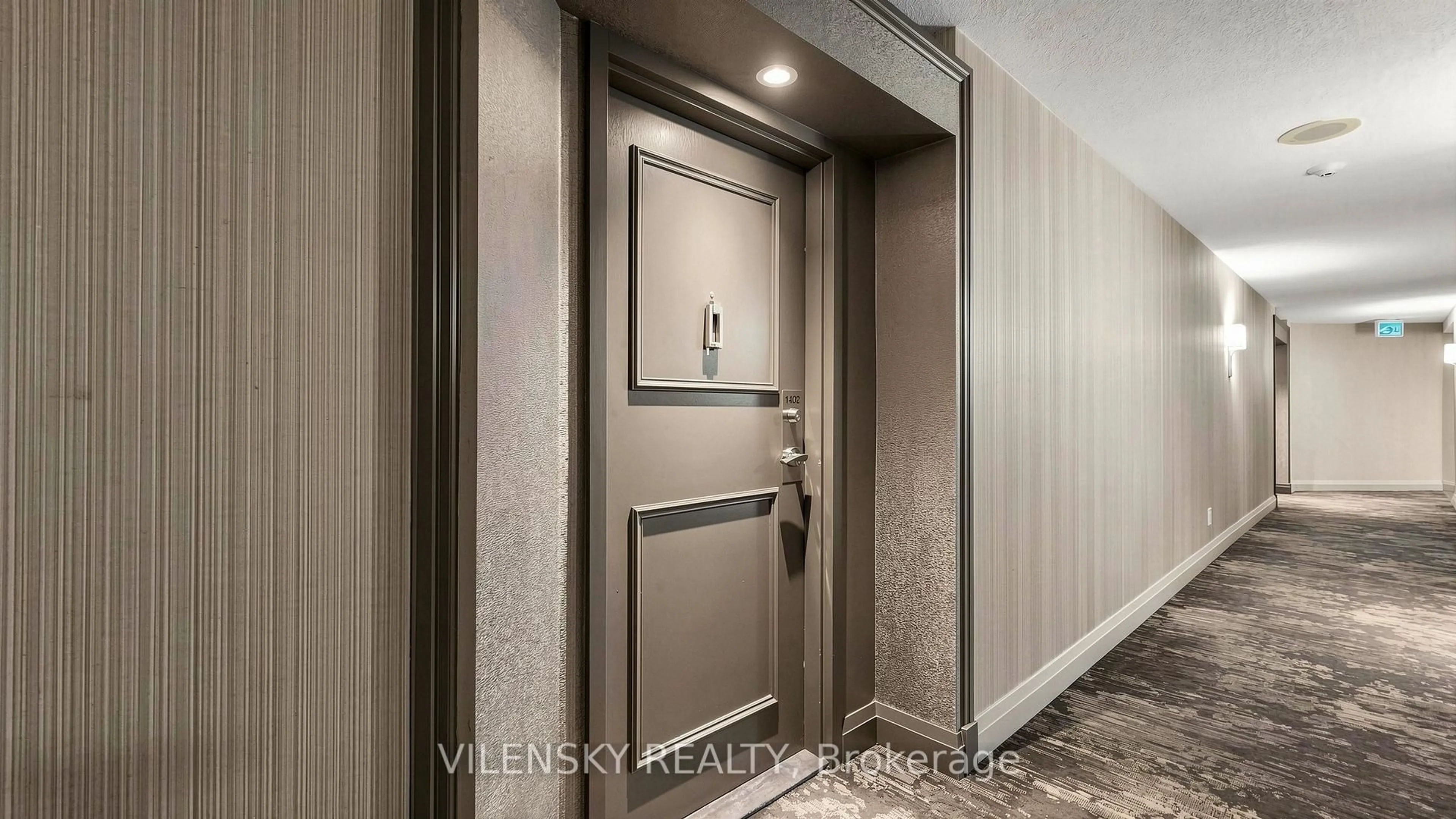 Indoor entryway for 110 Promenade Circ #1402, Vaughan Ontario L4J 7W8