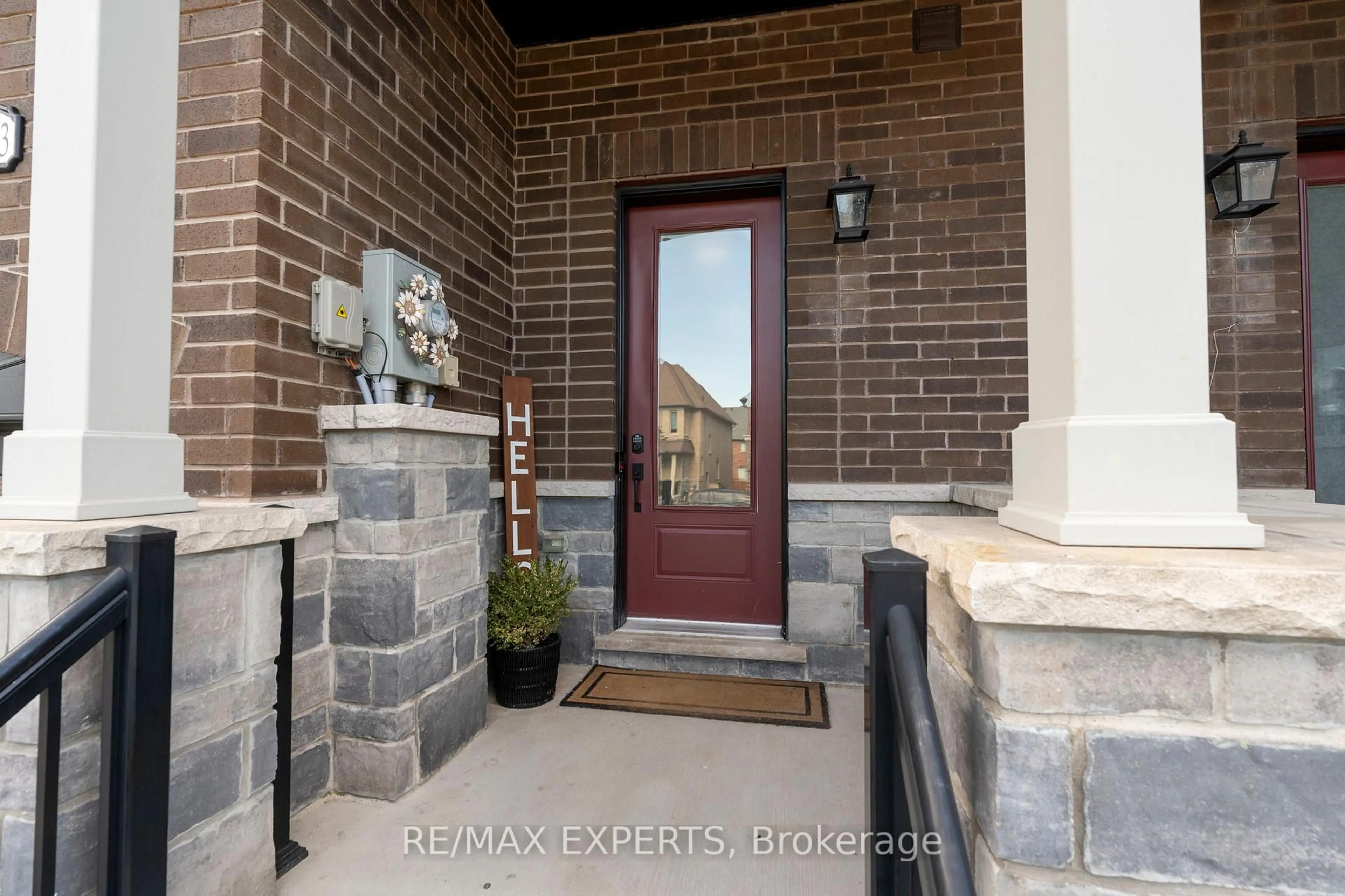 Indoor entryway for 1473 Blackmore St, Innisfil Ontario L9S 0P1
