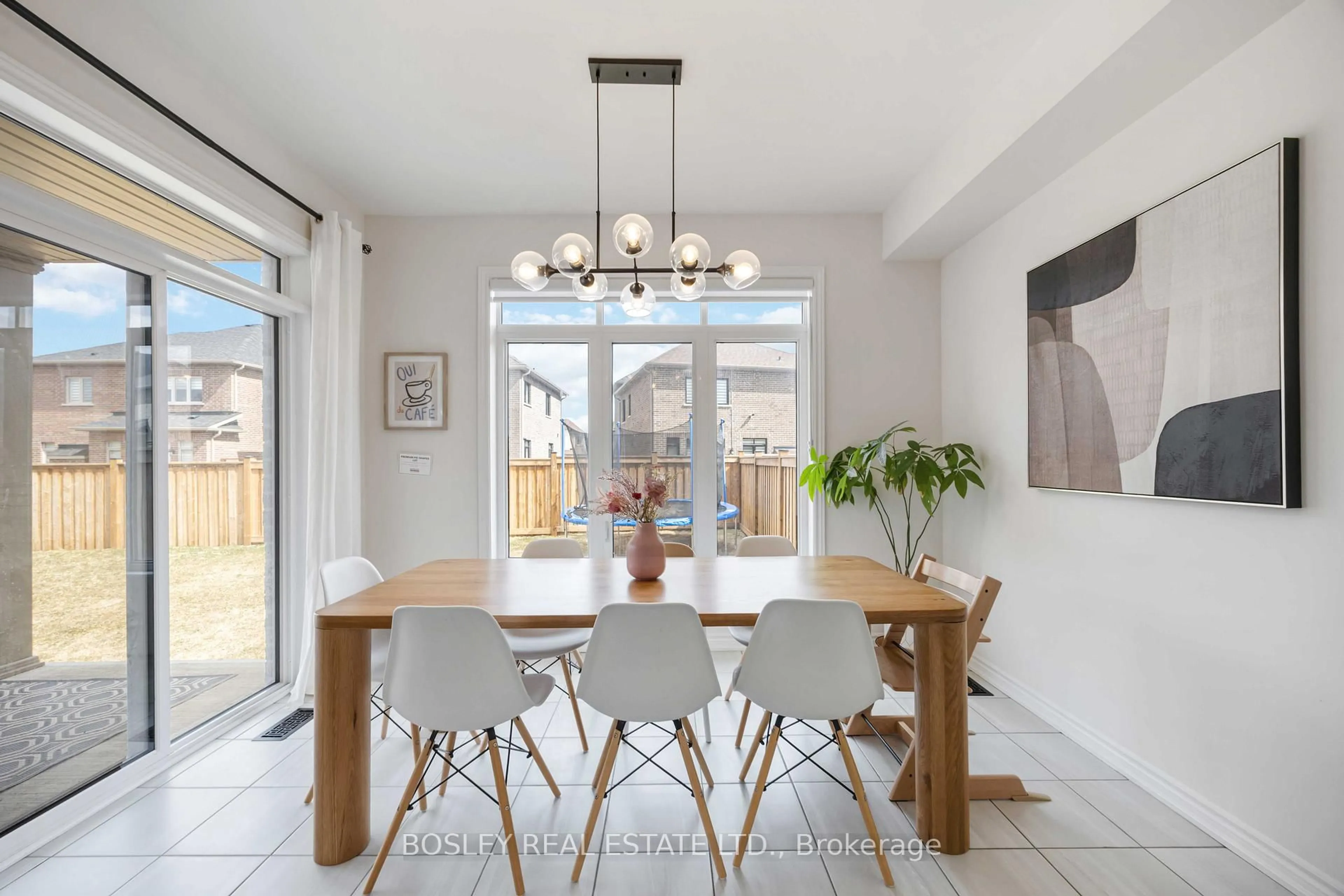 Dining room, unknown for 29 Ferragine Cres, Bradford West Gwillimbury Ontario L3Z 4J9