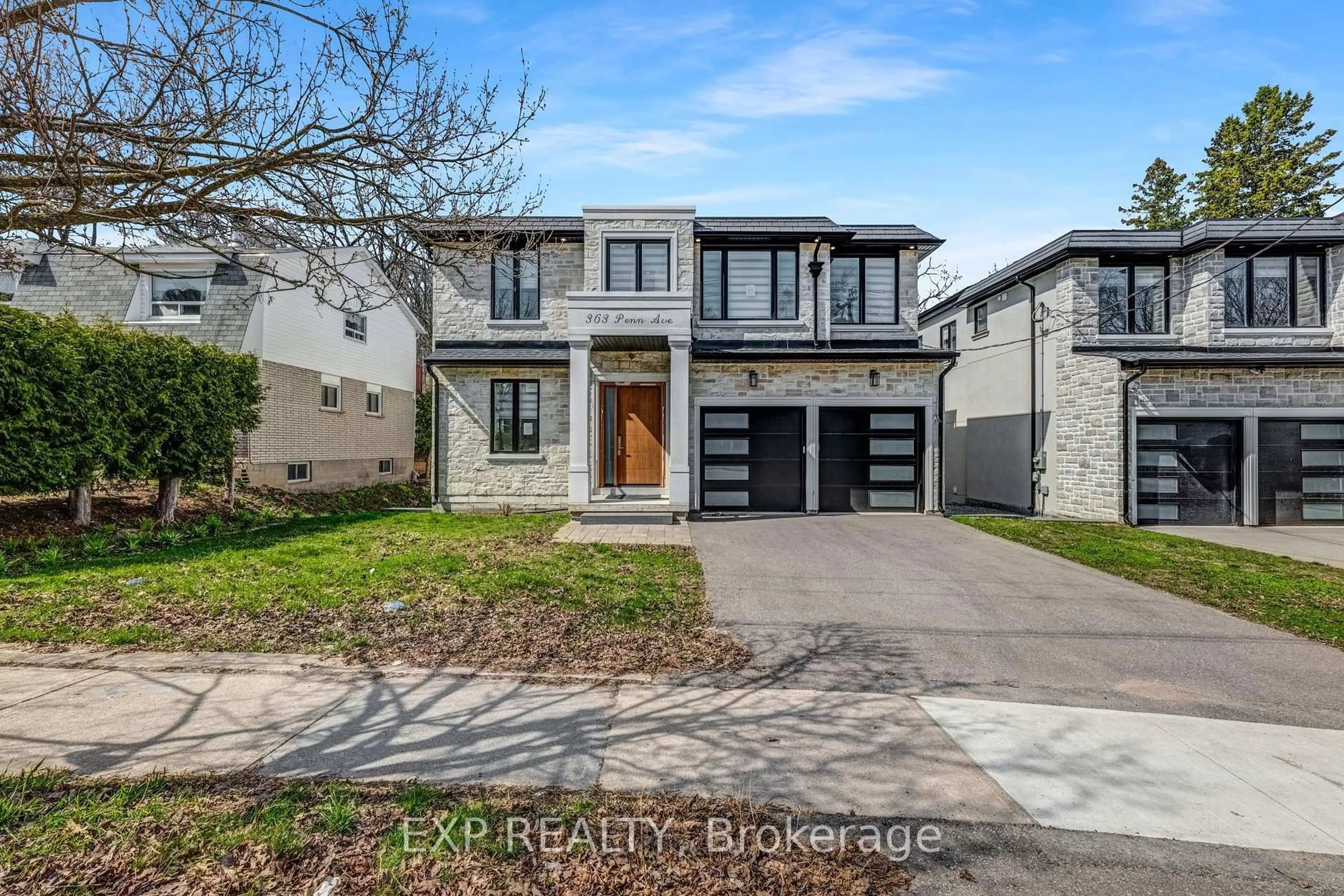 Home with brick exterior material, street for 363 Penn Ave, Newmarket Ontario L3Y 2S7