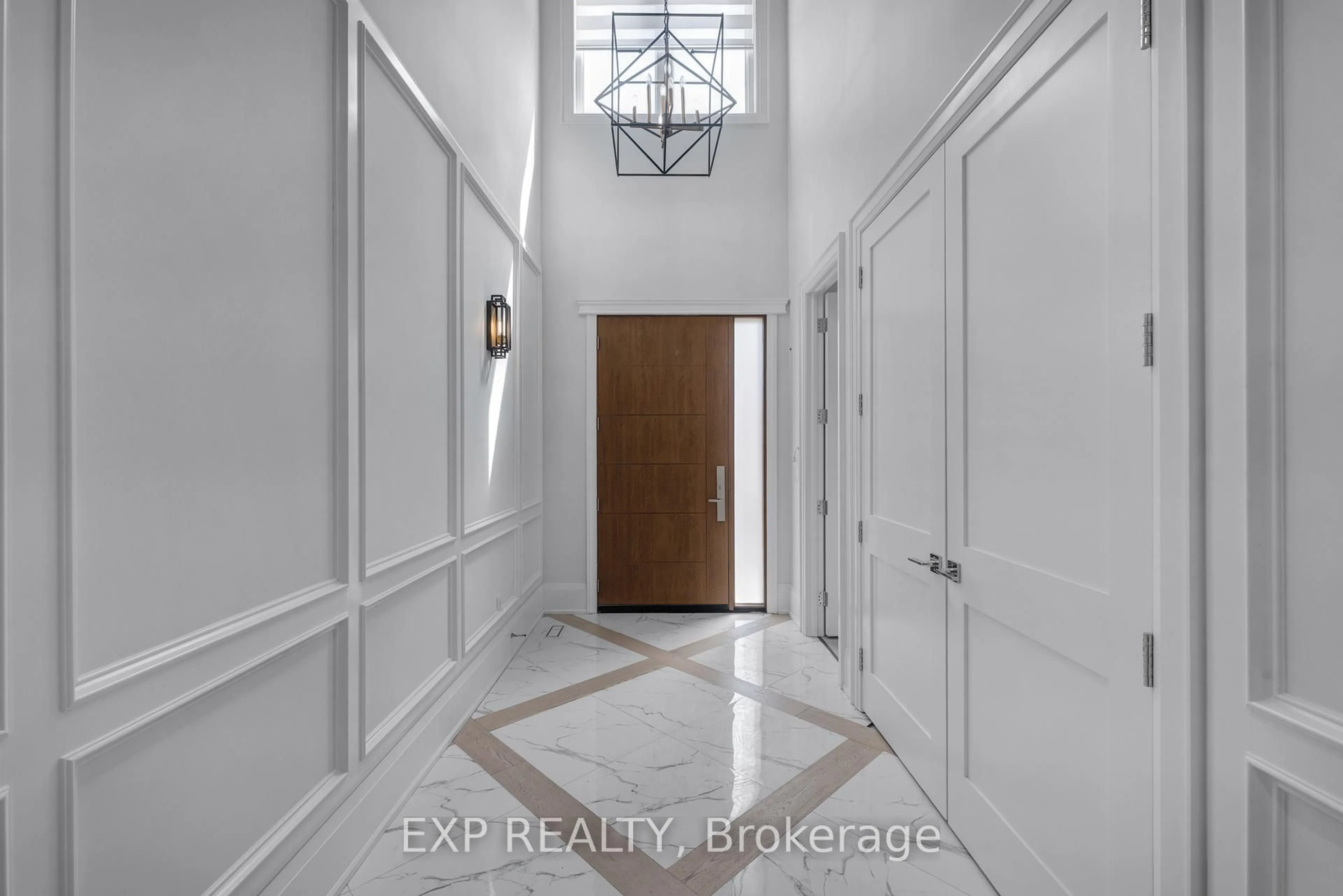 Indoor entryway for 363 Penn Ave, Newmarket Ontario L3Y 2S7