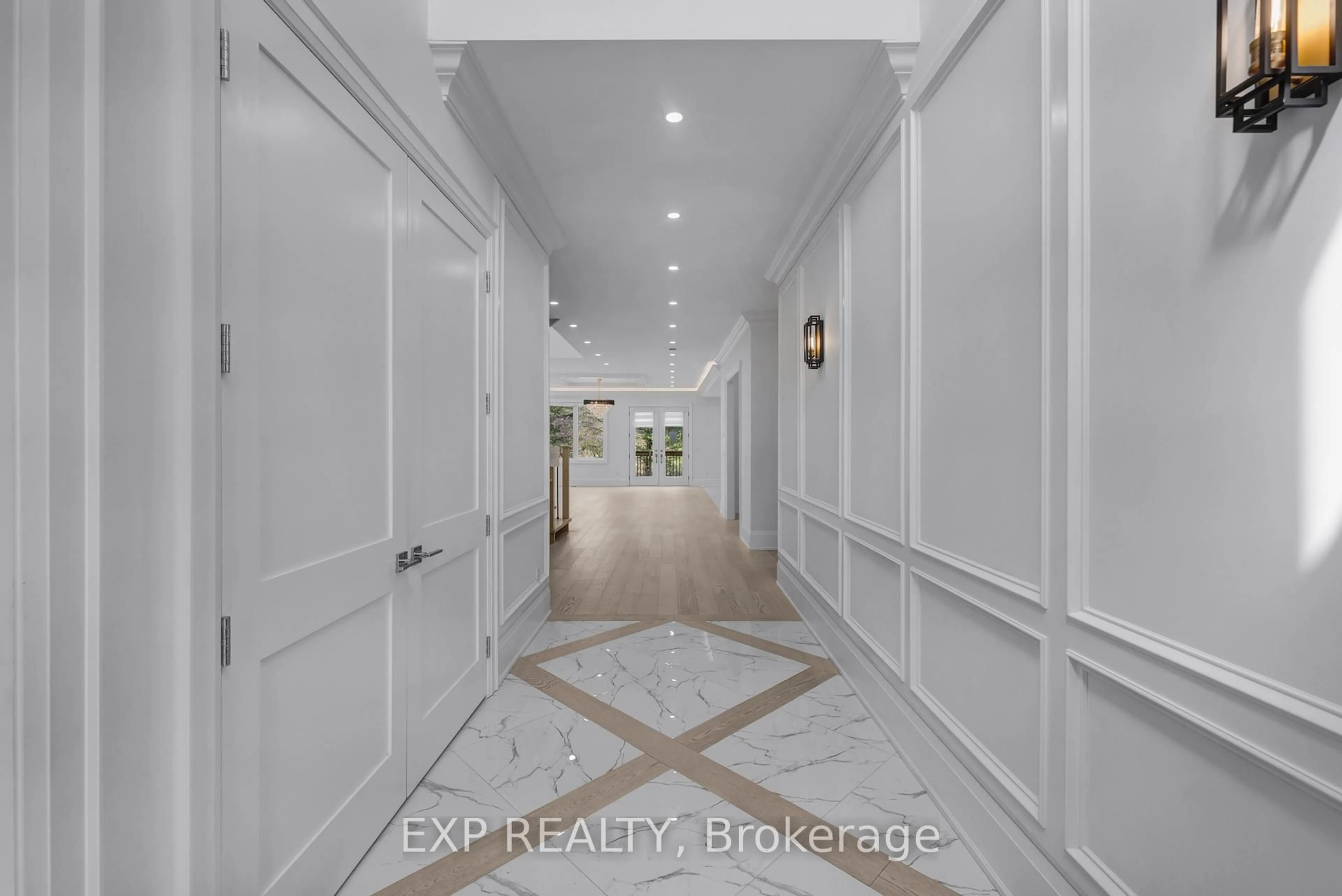 Indoor entryway for 363 Penn Ave, Newmarket Ontario L3Y 2S7