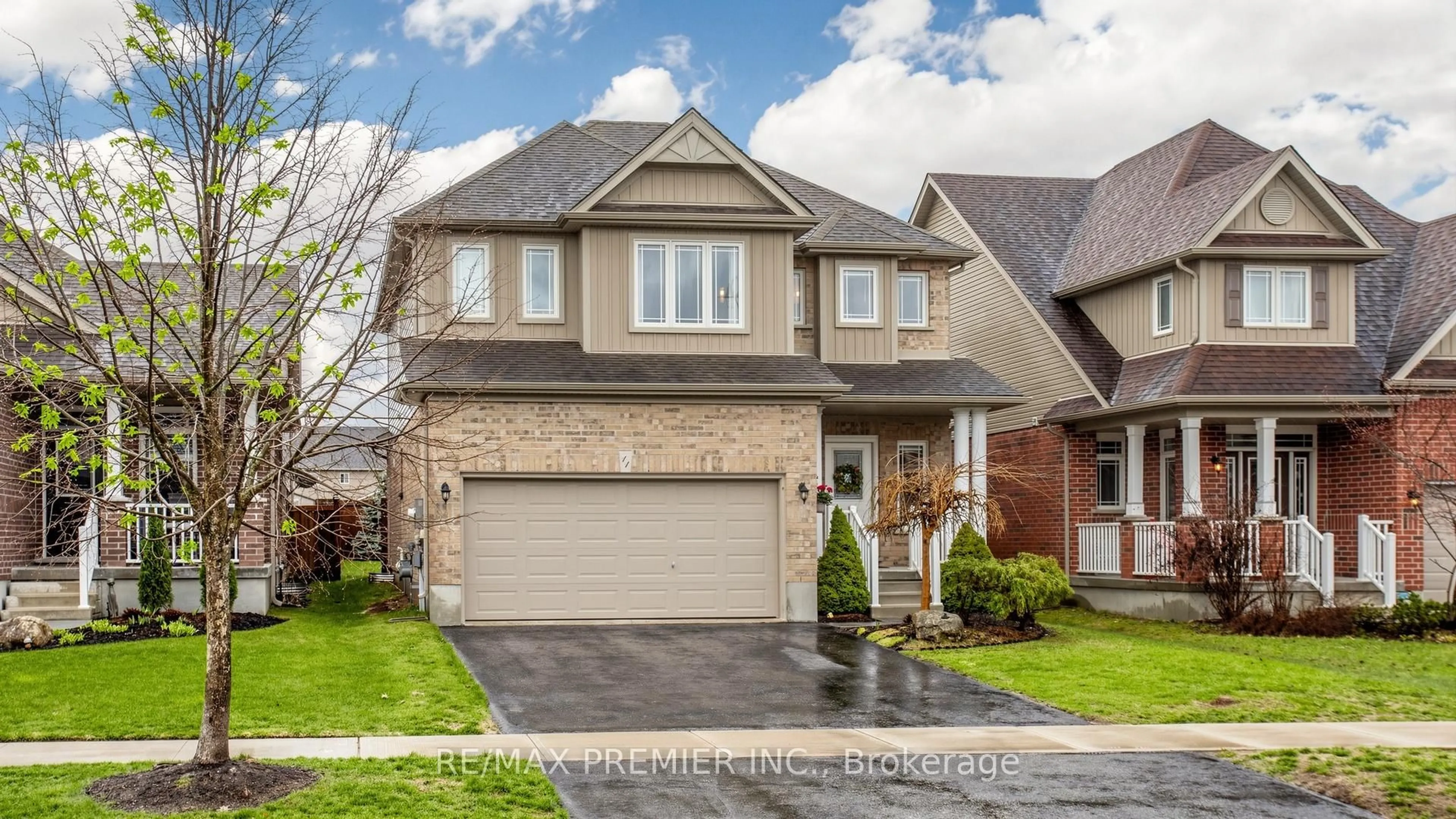 Home with brick exterior material, street for 11 Arnold Cres, Essa Ontario L3W 0P9