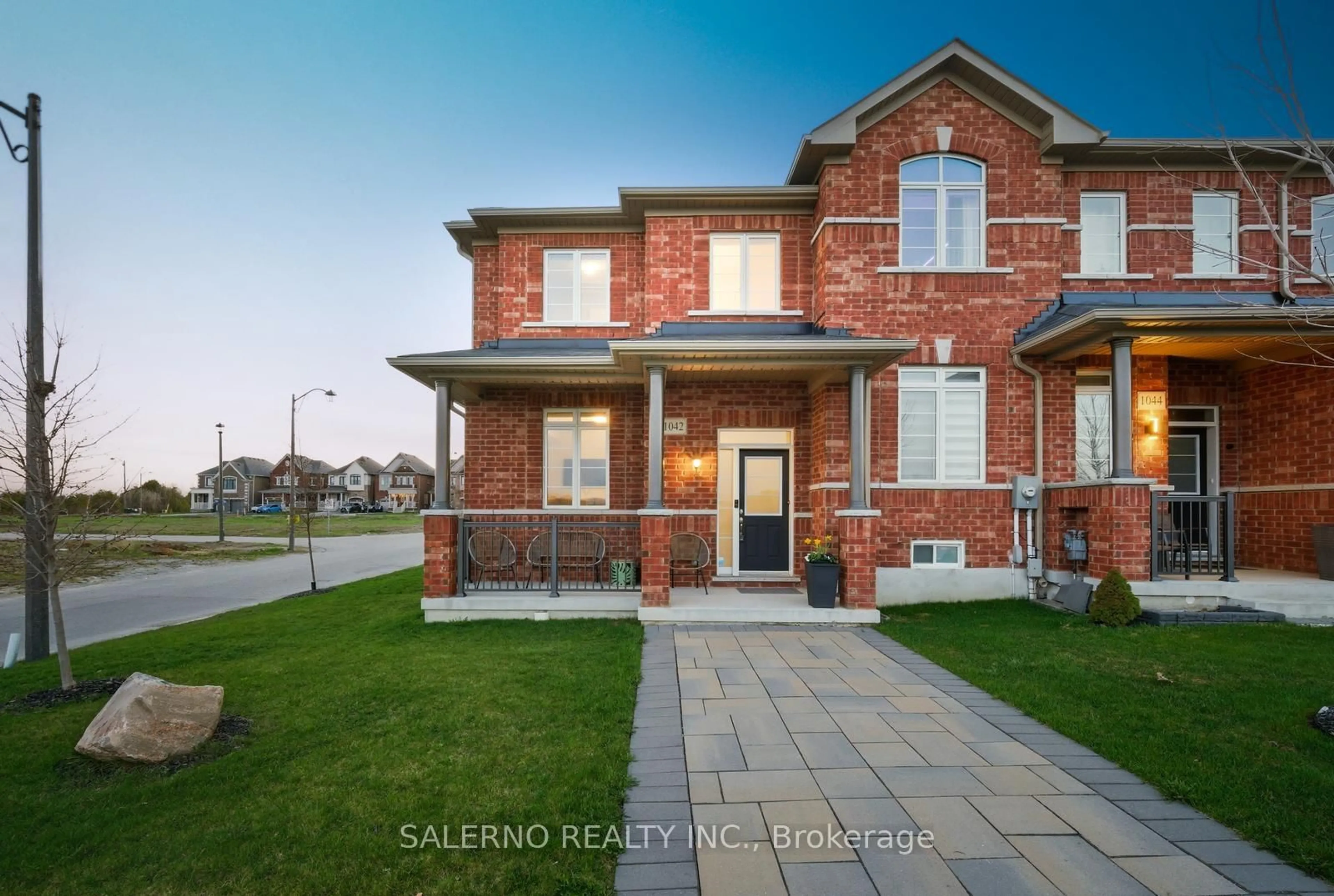 Home with brick exterior material, street for 1042 Murrell Blvd, East Gwillimbury Ontario L9N 0X8