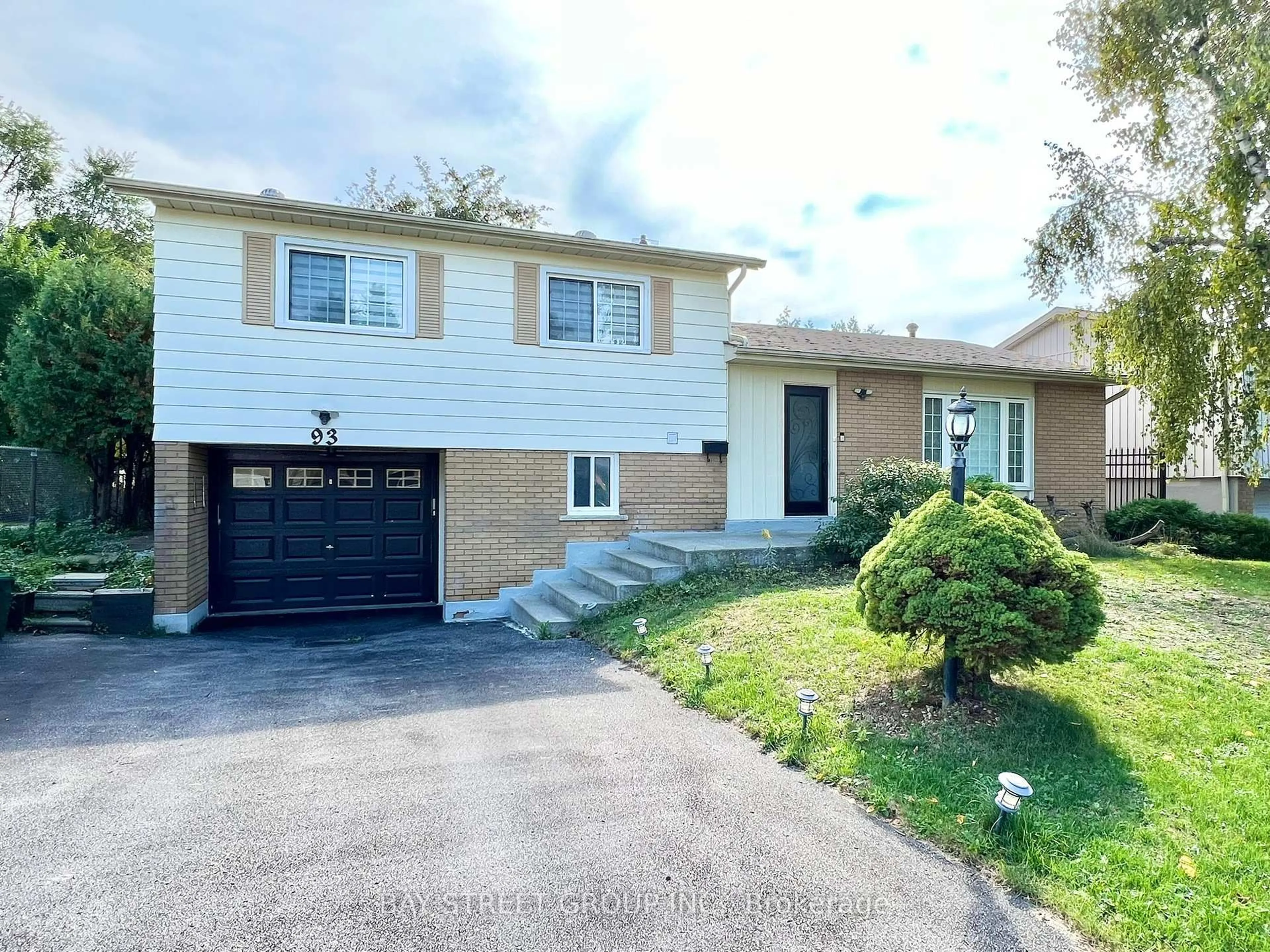 Unknown for 93 Parkway Ave, Markham Ontario L3P 2H1