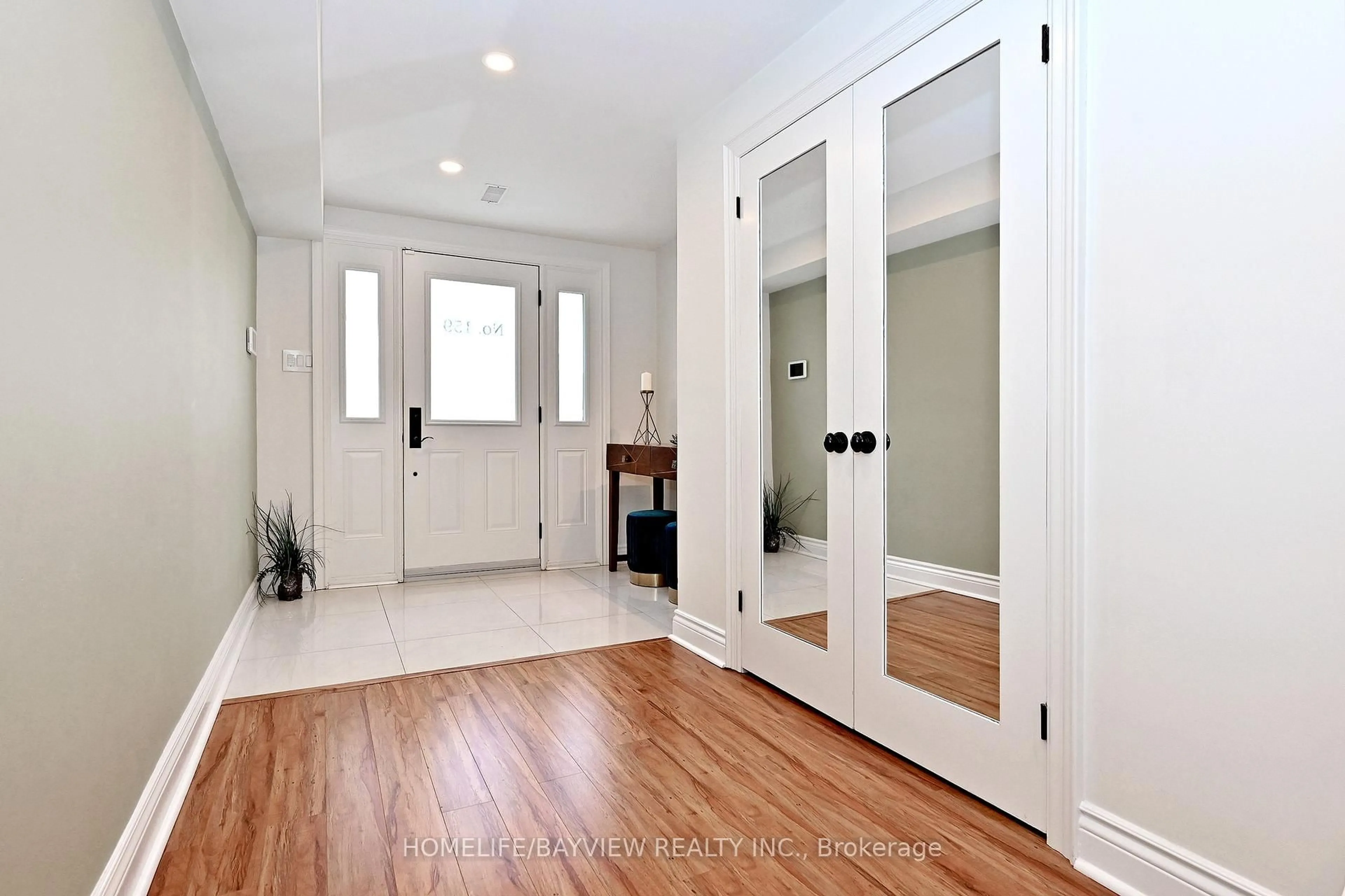 Indoor entryway for 159 Laverock Ave, Richmond Hill Ontario L4C 4K1