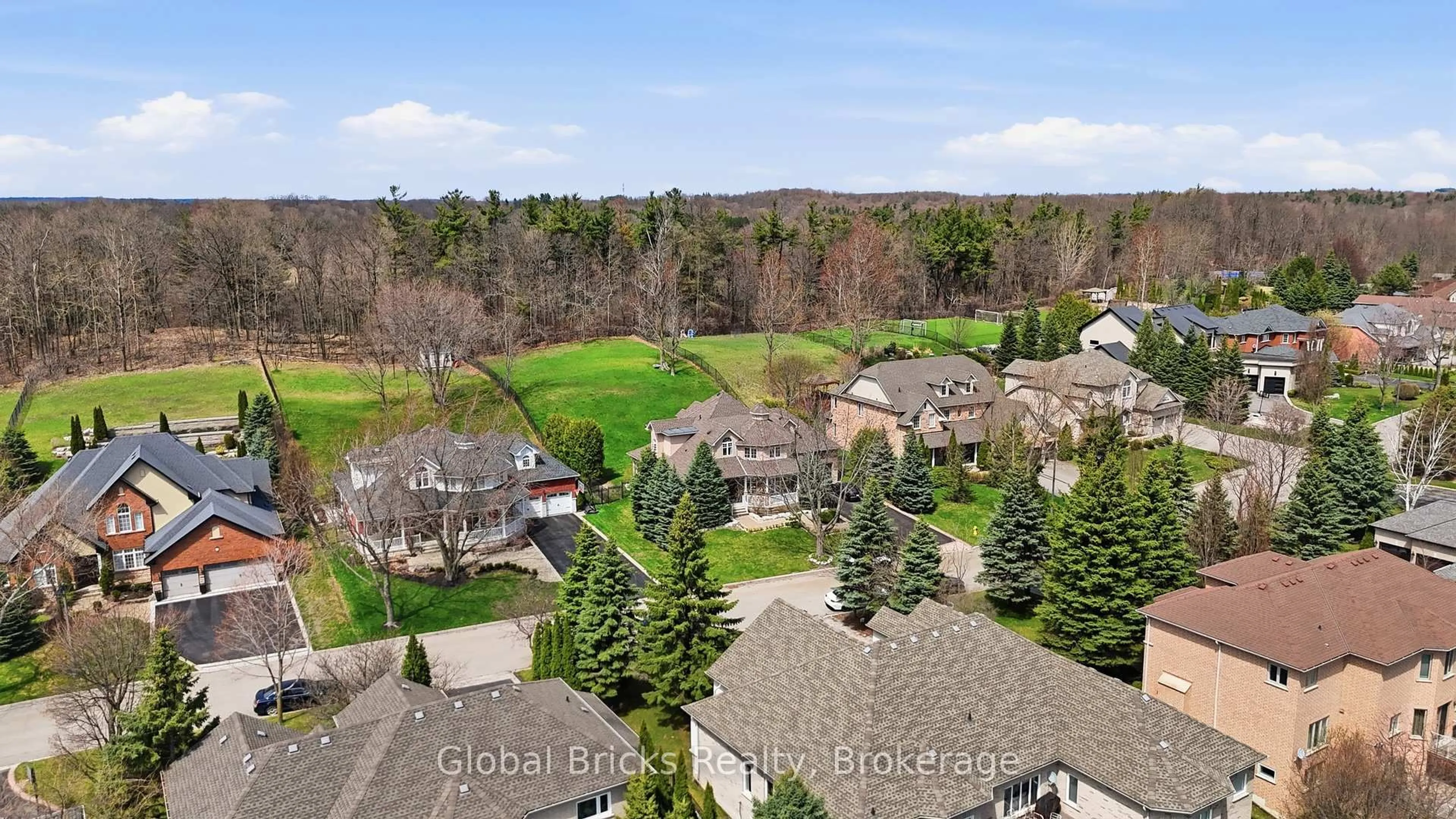 A pic from outside/outdoor area/front of a property/back of a property/a pic from drone, unknown for 74 Kootenay Cres, Vaughan Ontario L6A 2V9