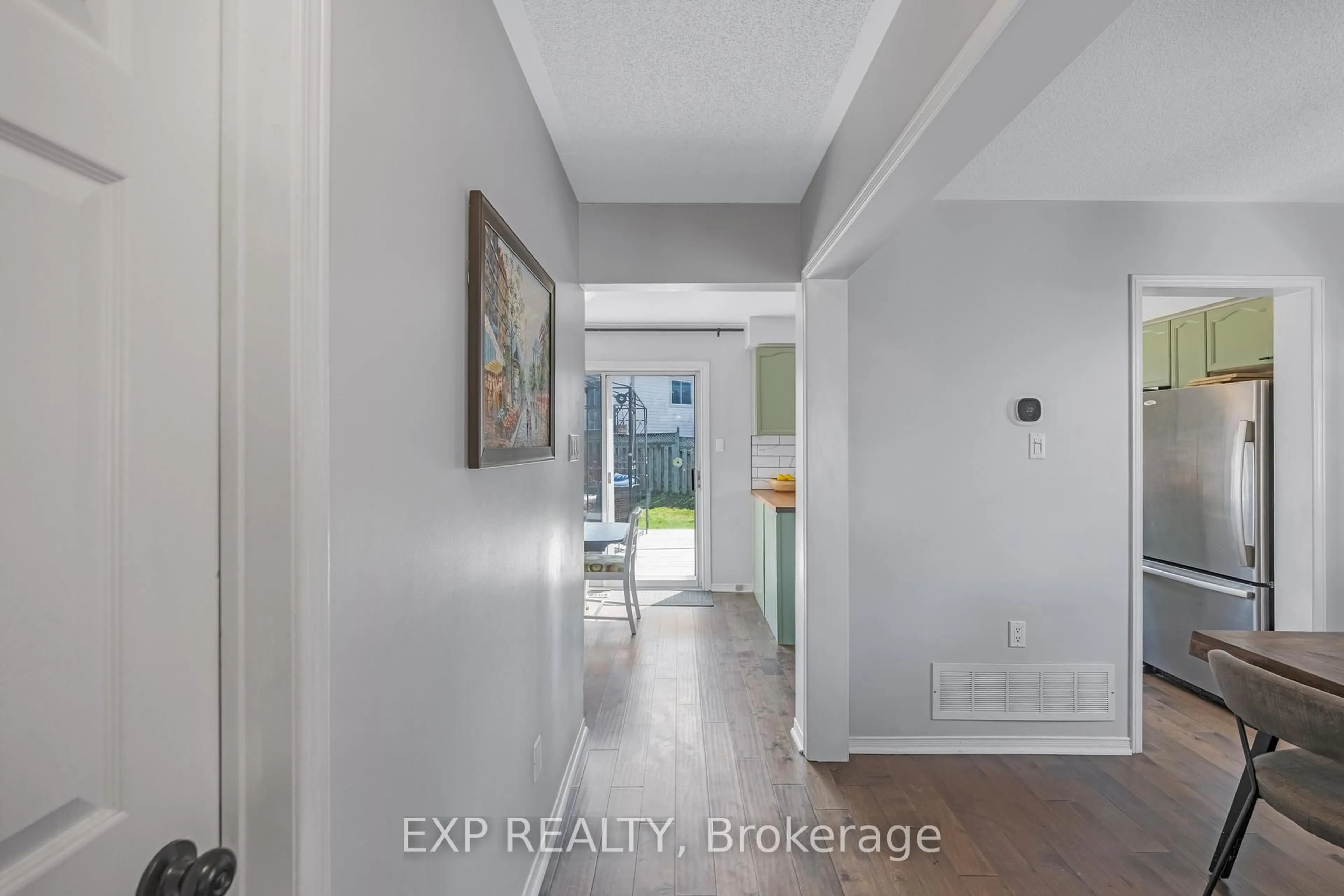 Indoor entryway for 11 Kingsgate Cres, East Gwillimbury Ontario L0G 1M0