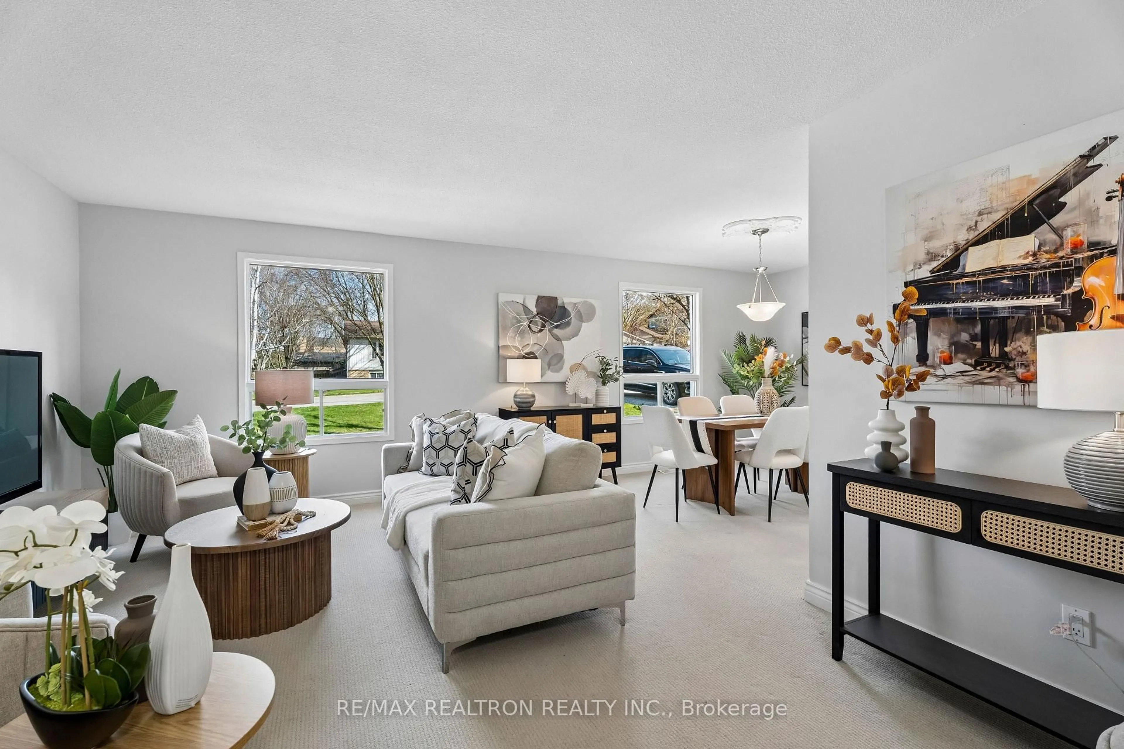 Living room with furniture, unknown for 968 Jacarandah Dr, Newmarket Ontario L3Y 5K5