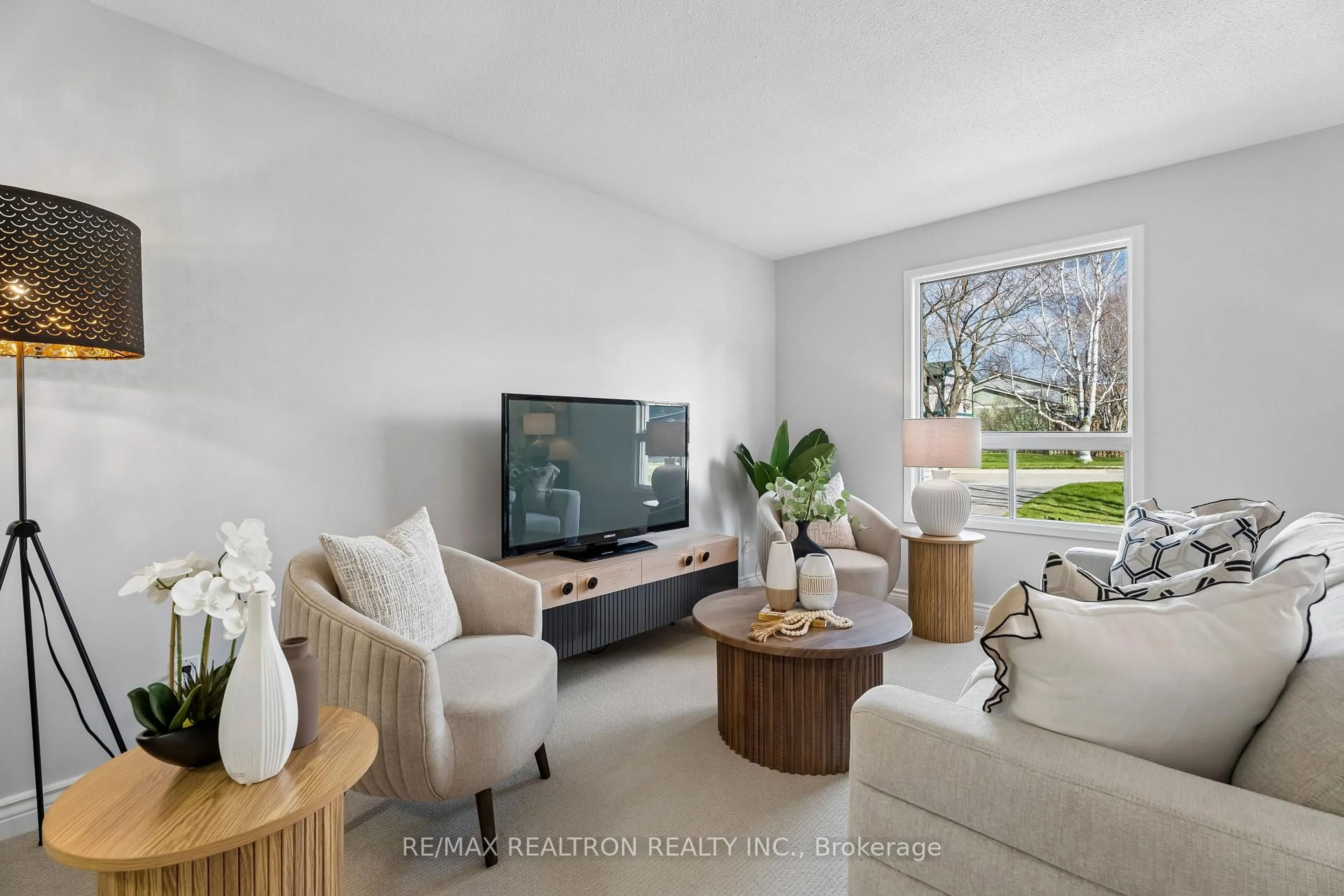 Living room with furniture, unknown for 968 Jacarandah Dr, Newmarket Ontario L3Y 5K5